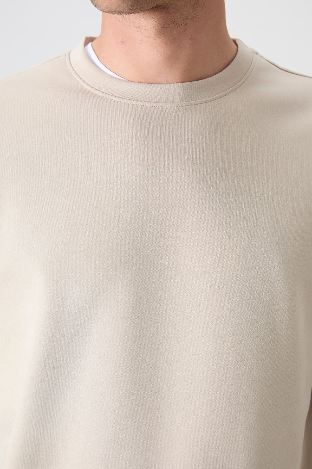 Bej Basic O Yaka Rahat Form Erkek Sweatshirt - 88053