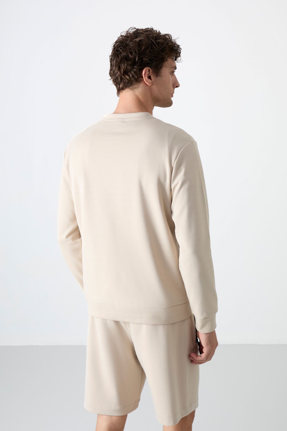 Bej Basic O Yaka Rahat Form Erkek Sweatshirt - 88053