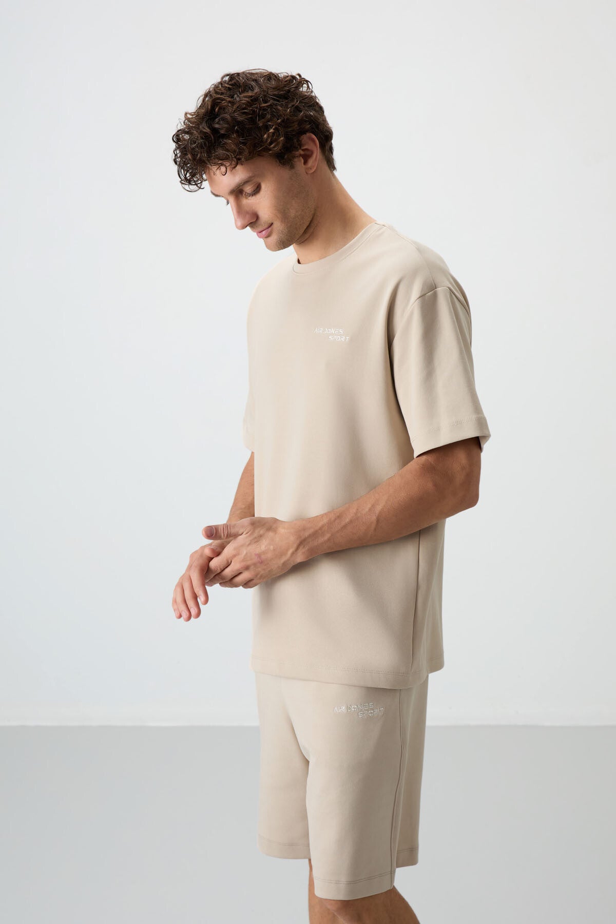 Bej Pamuklu Kalın Yumuşak Dokulu Oversize Fit Nakışlı Erkek Şort Takım - 85250