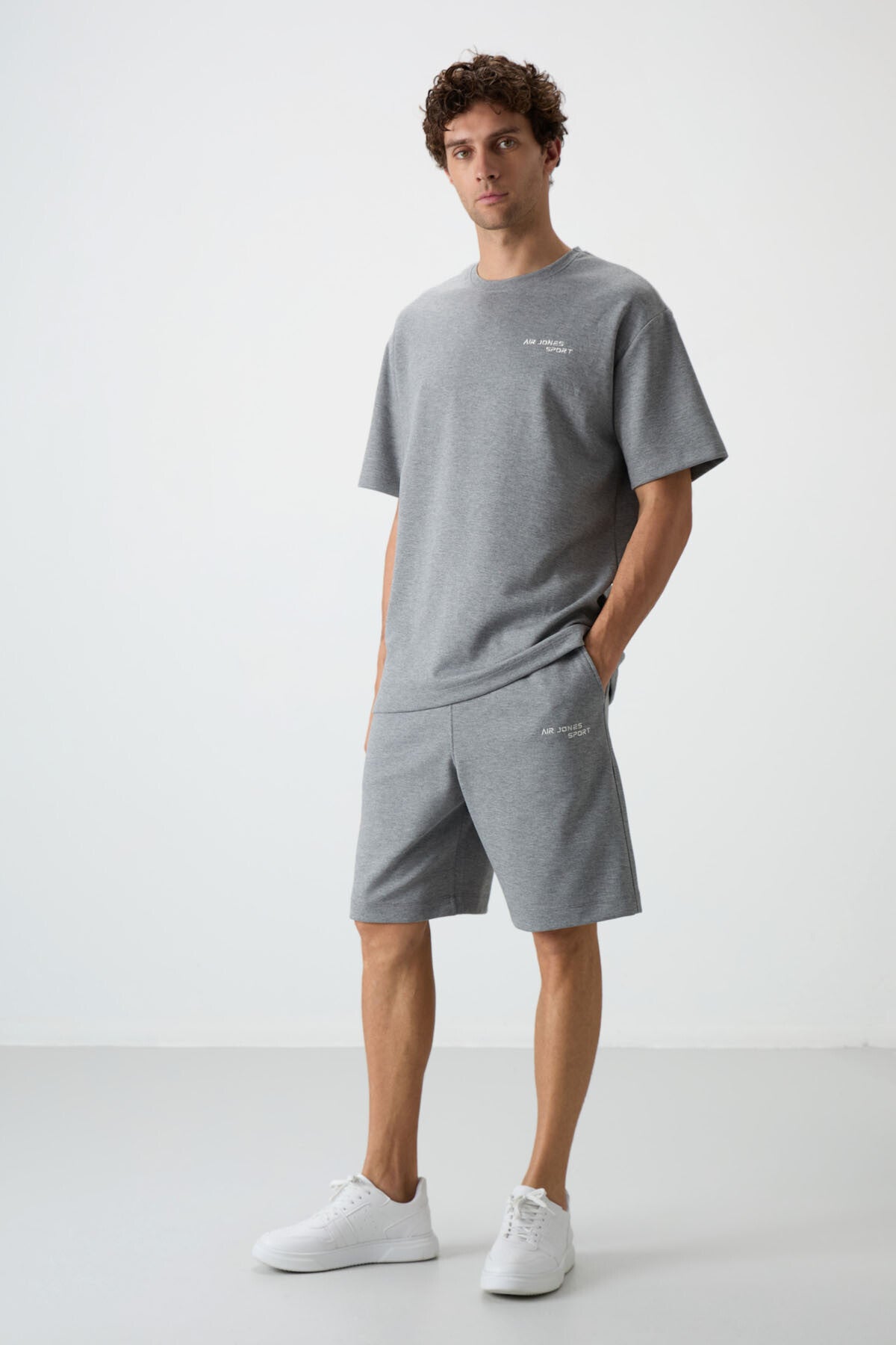 Gri Melanj Pamuklu Kalın Yumuşak Dokulu Oversize Fit Nakışlı Erkek Şort Takım - 85250