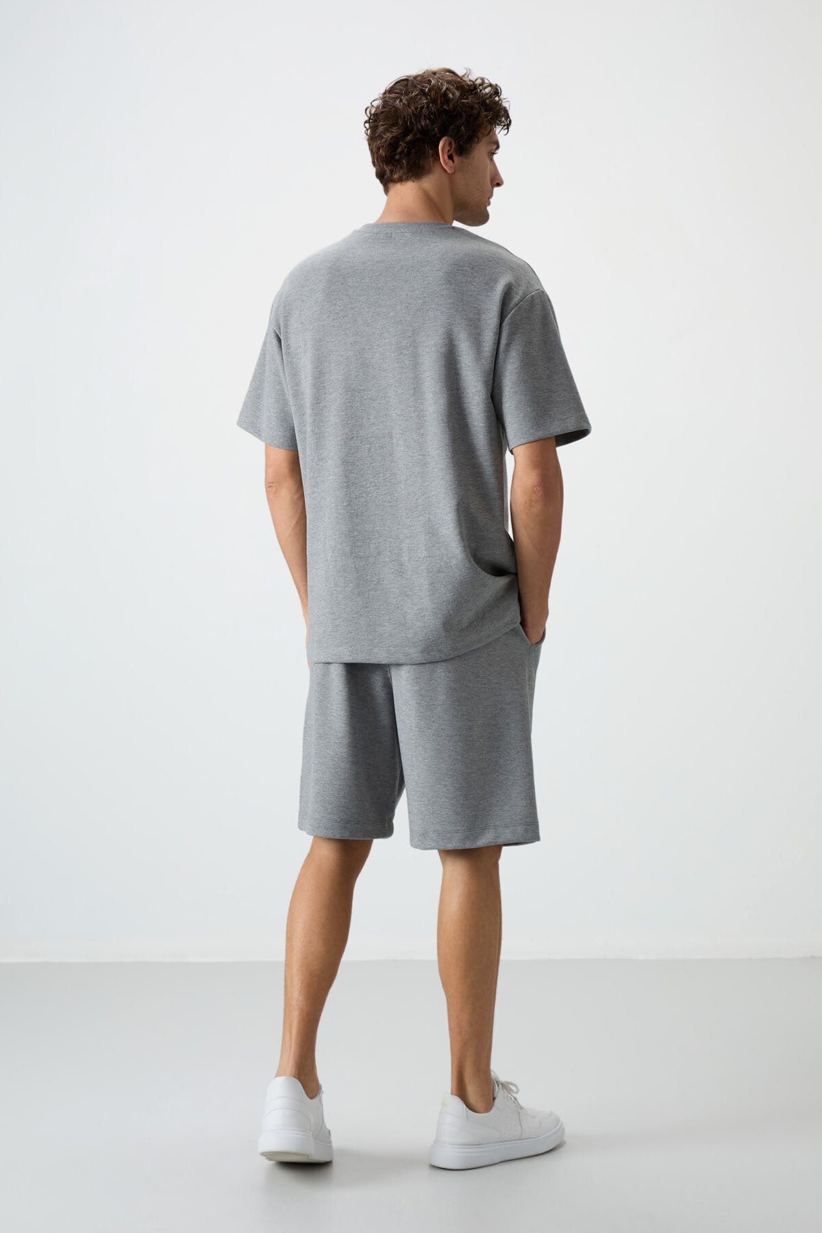 Gri Melanj Pamuklu Kalın Yumuşak Dokulu Oversize Fit Nakışlı Erkek Şort Takım - 85250