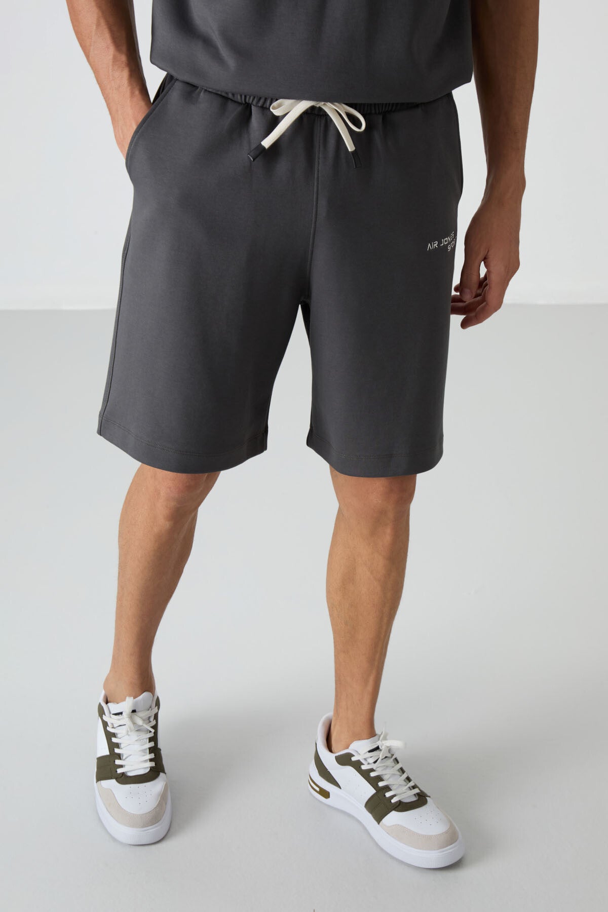 Haki Pamuklu Kalın Yumuşak Dokulu Oversize Fit Nakışlı Erkek Şort Takım - 85250