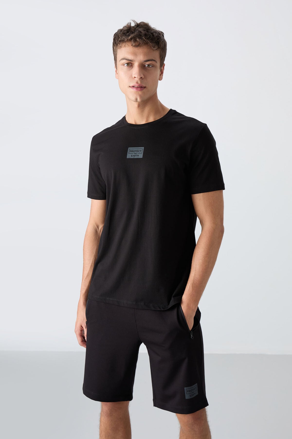 Siyah Pamuklu Yumuşak Dokulu Standart Fit Baskılı Erkek Şortlu Takım - 85243