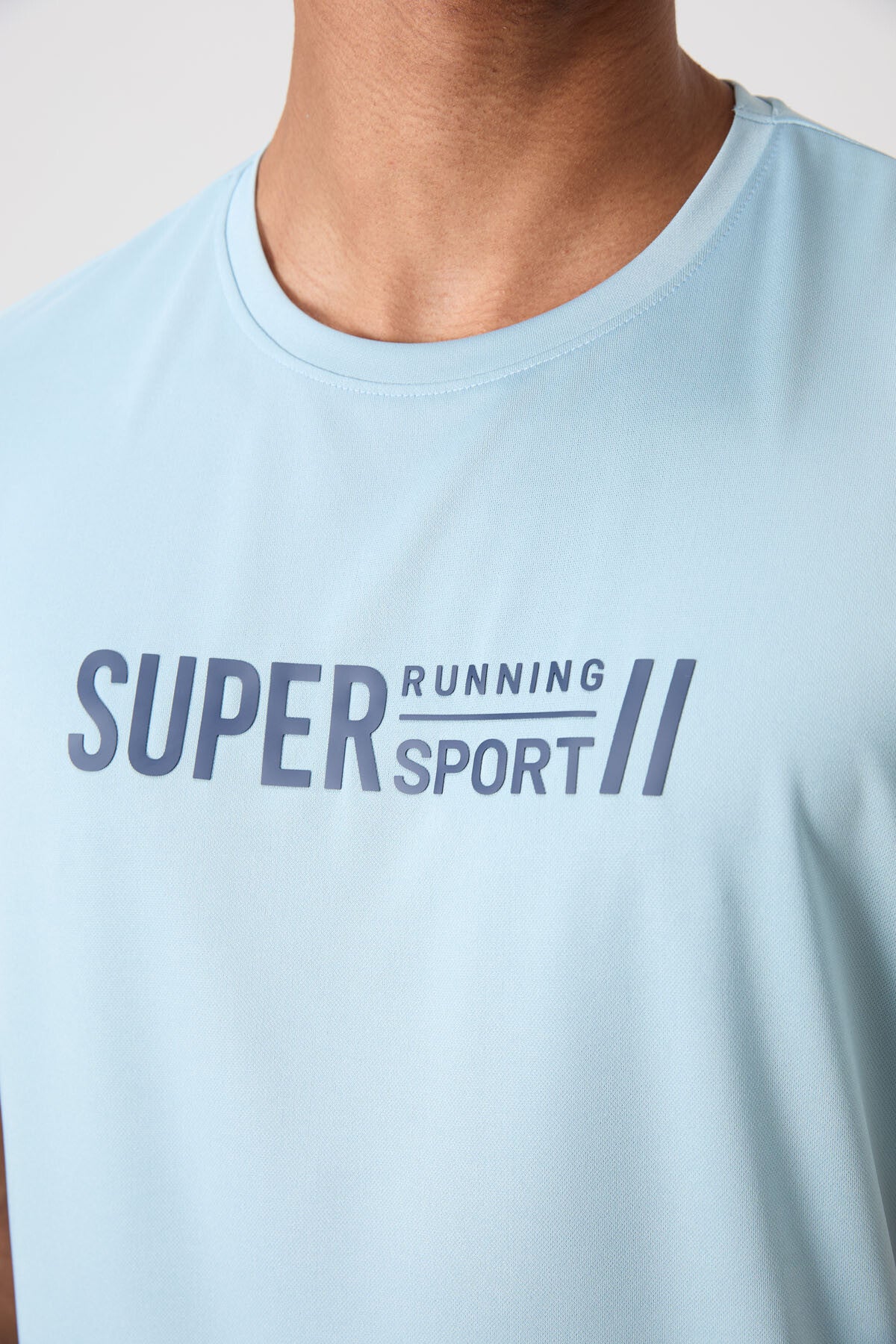Açık Mavi Nefes Alan Dokulu İnce Esnek Standart Fit Erkek Performans T-Shirt - 88385