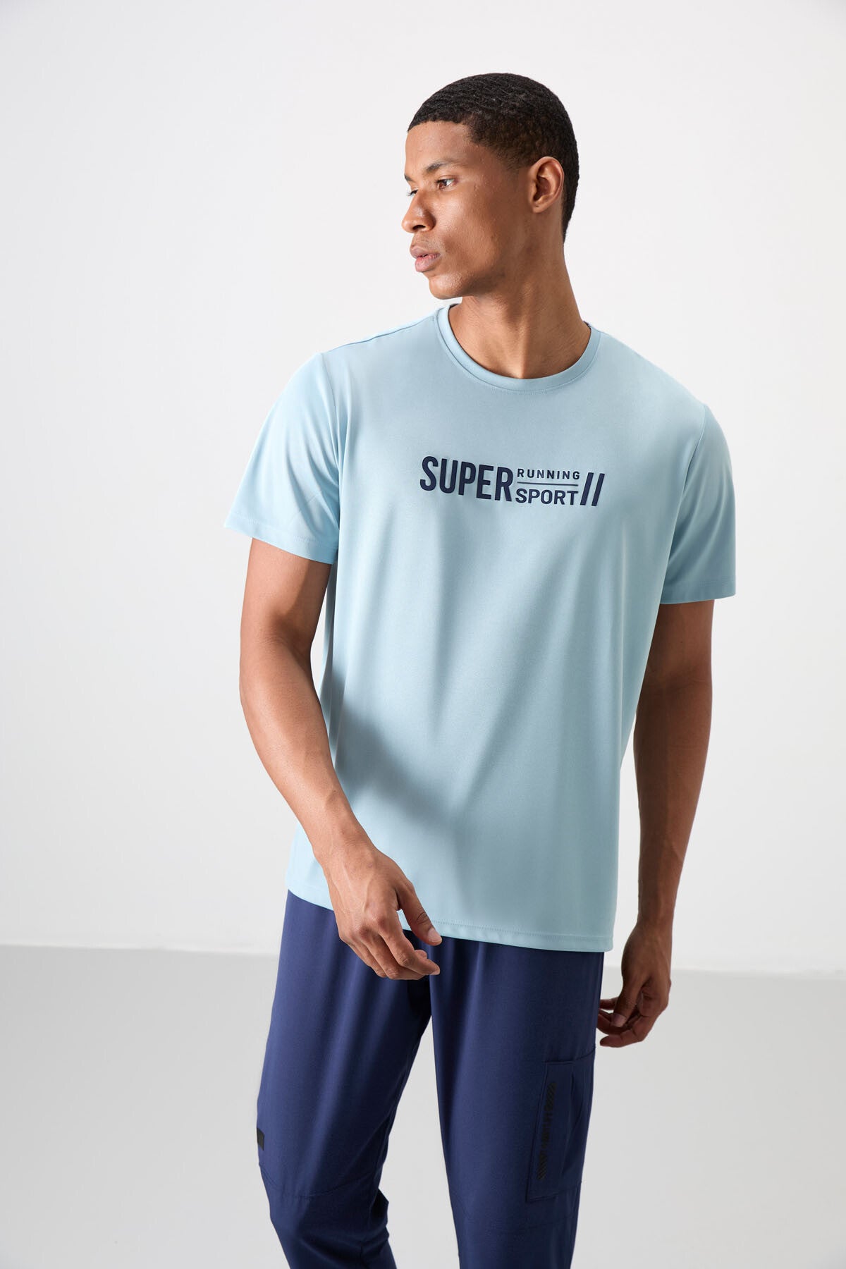 Açık Mavi Nefes Alan Dokulu İnce Esnek Standart Fit Erkek Performans T-Shirt - 88385