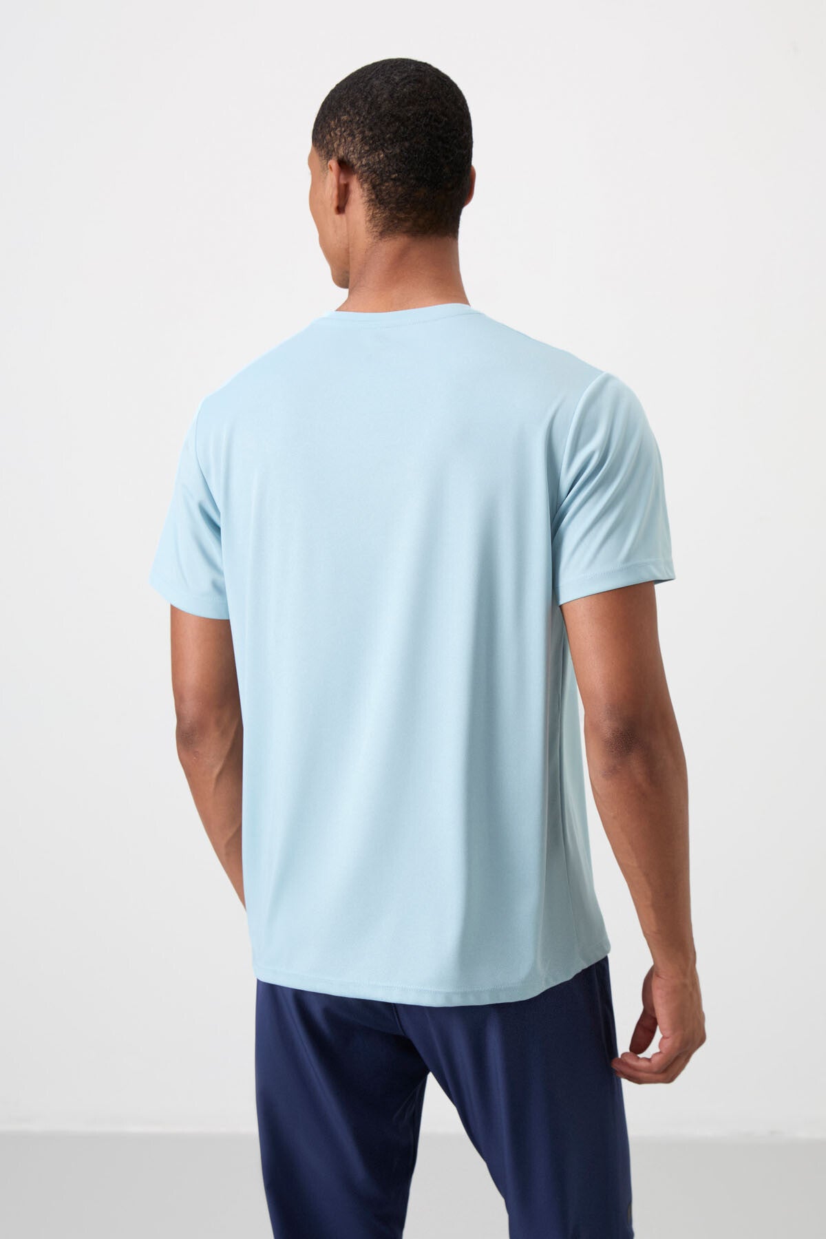Açık Mavi Nefes Alan Dokulu İnce Esnek Standart Fit Erkek Performans T-Shirt - 88385