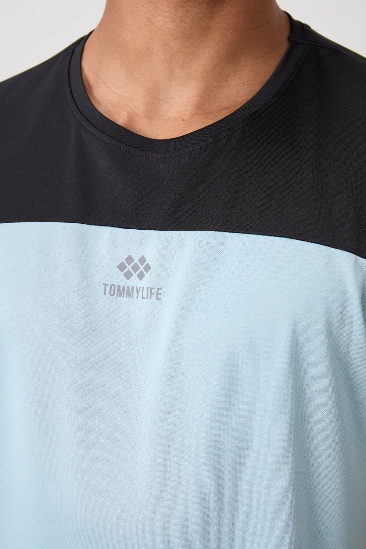 Açık Mavi Nefes Alan Dokulu İnce Esnek Standart Fit Erkek Performans T-Shirt - 88386