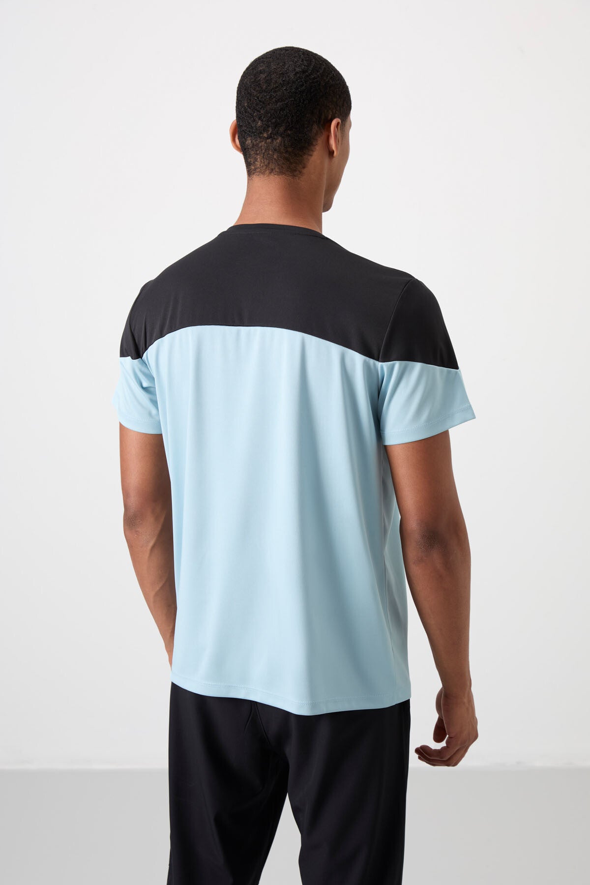 Açık Mavi Nefes Alan Dokulu İnce Esnek Standart Fit Erkek Performans T-Shirt - 88386