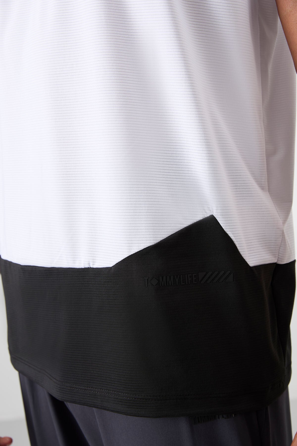 Beyaz Nefes Alan Dokulu İnce Esnek Standart Fit Erkek Performans T-Shirt - 88383