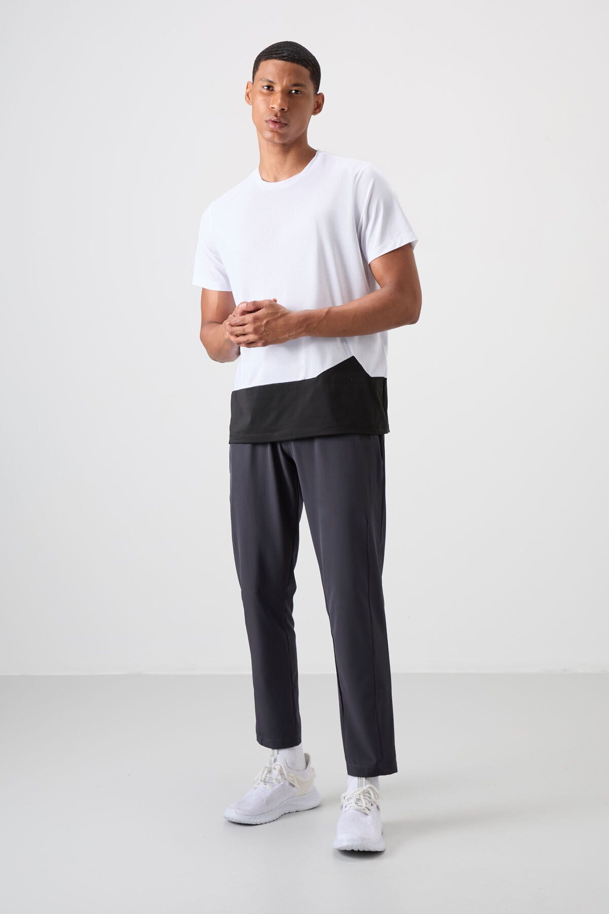 Beyaz Nefes Alan Dokulu İnce Esnek Standart Fit Erkek Performans T-Shirt - 88383