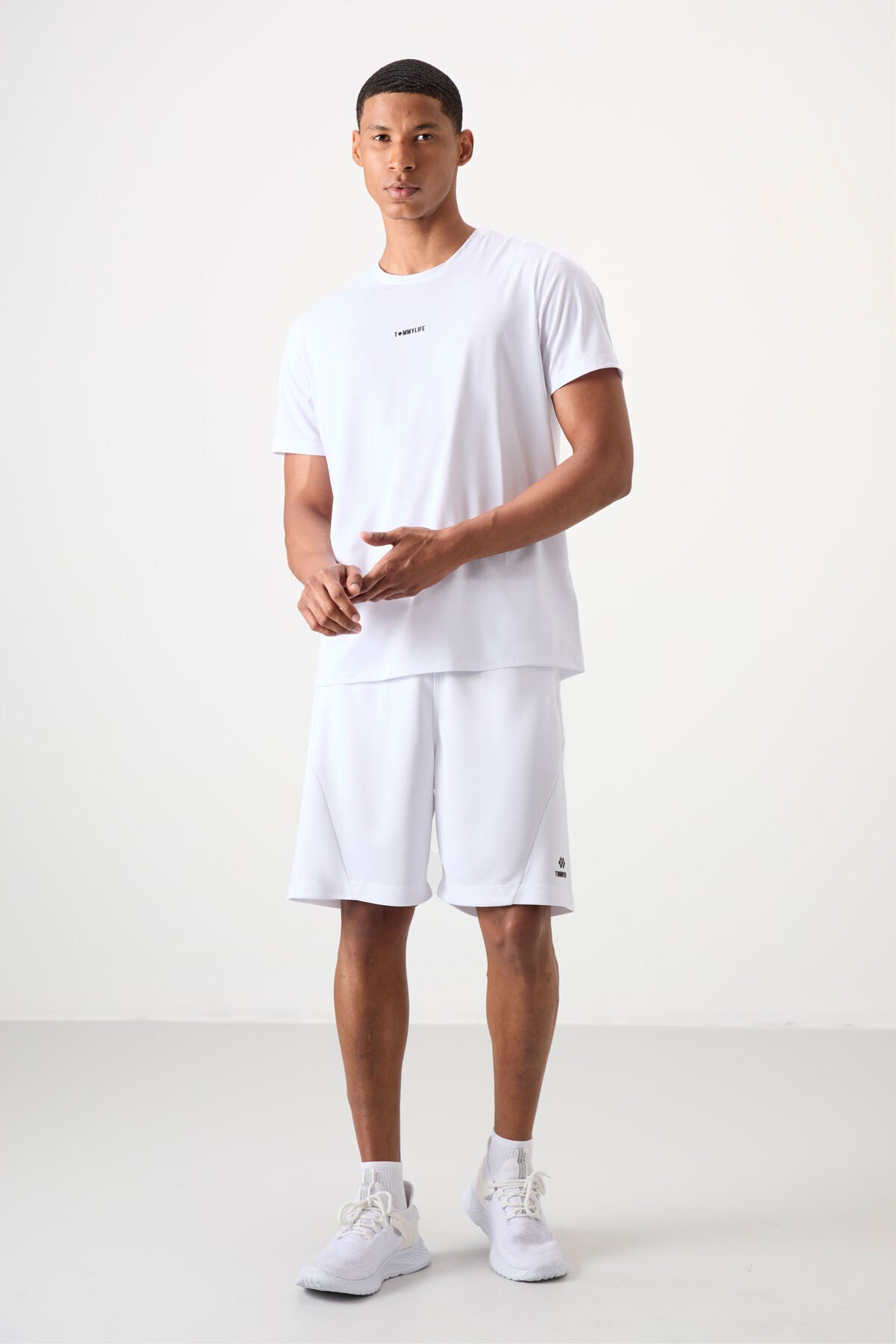 Beyaz Nefes Alan Dokulu İnce Esnek Standart Fit Erkek Performans T-Shirt - 88384