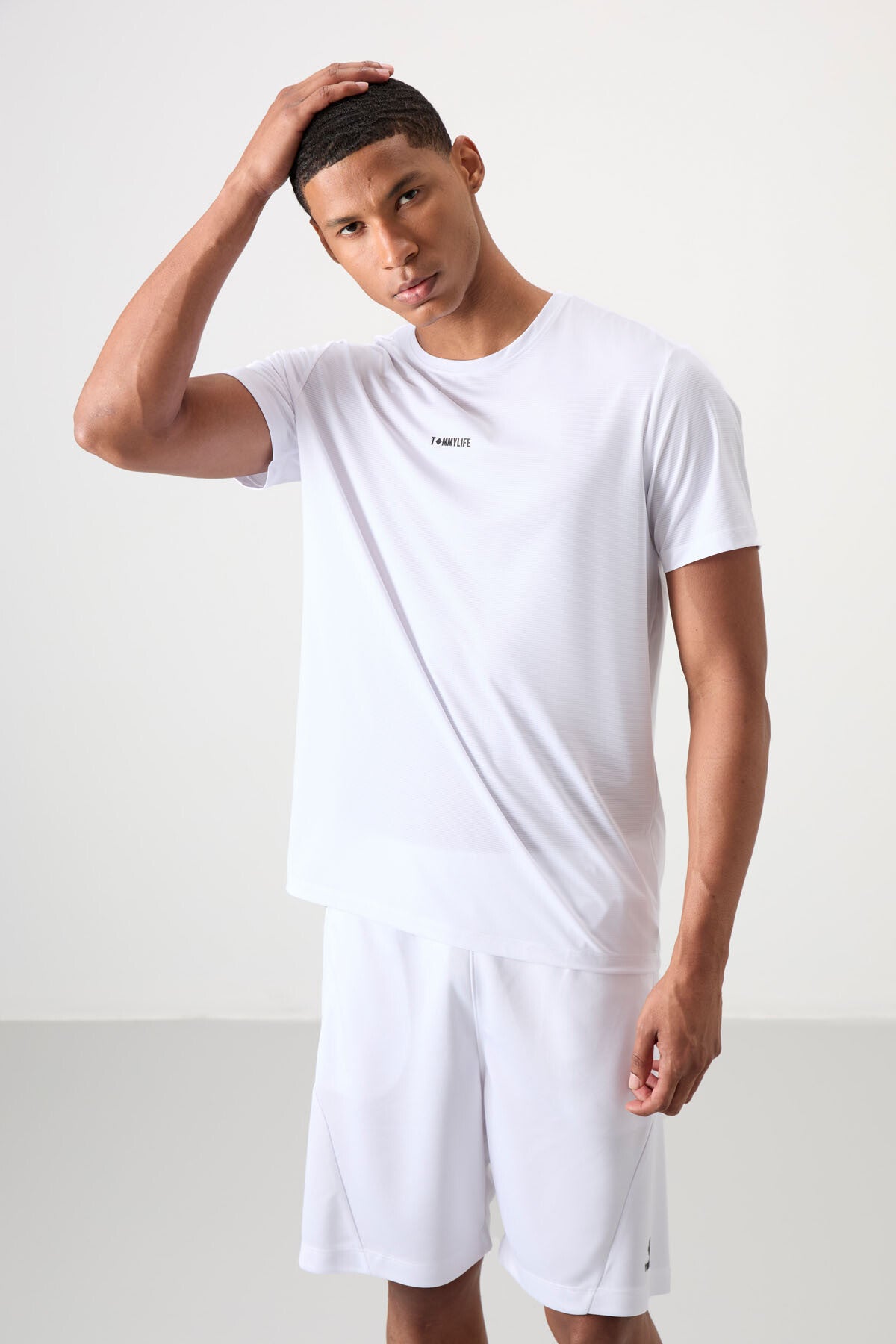 Beyaz Nefes Alan Dokulu İnce Esnek Standart Fit Erkek Performans T-Shirt - 88384