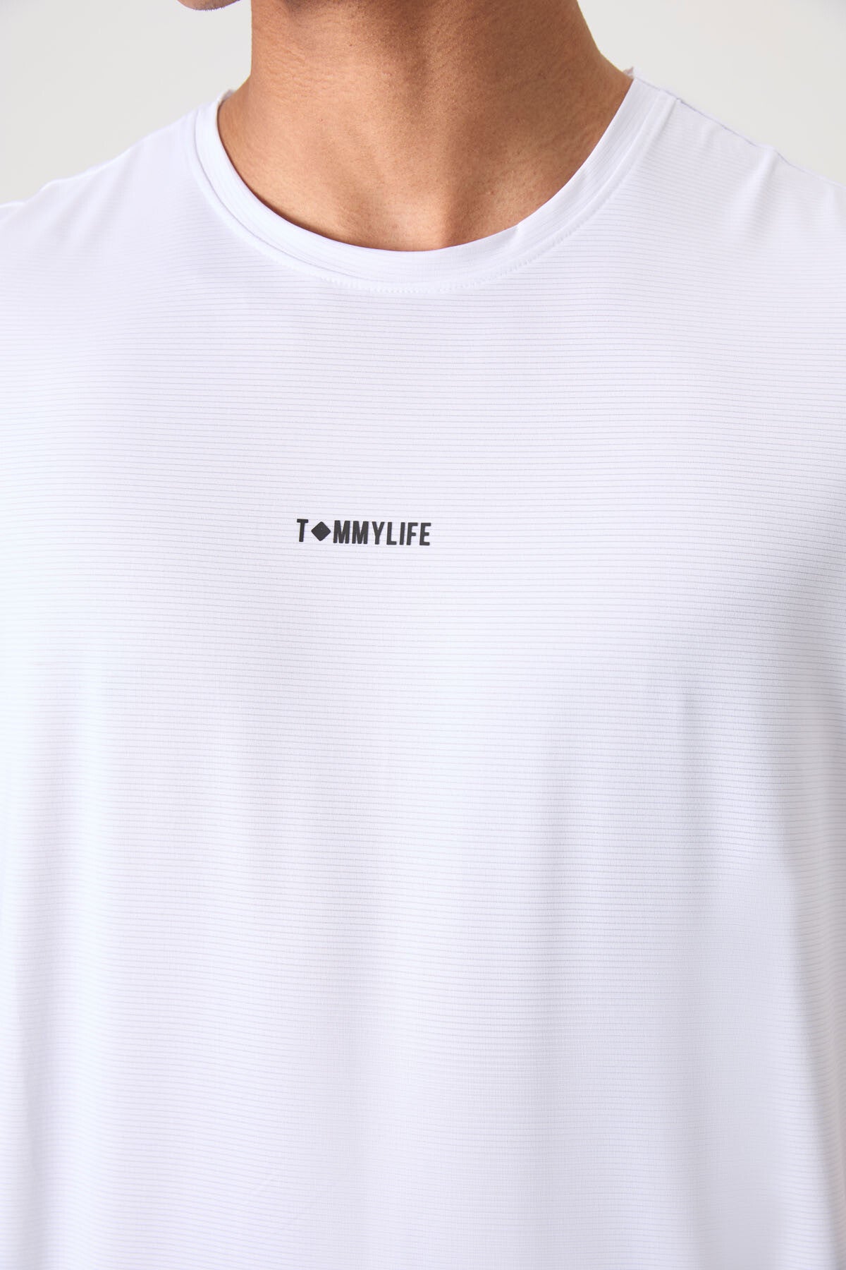 Beyaz Nefes Alan Dokulu İnce Esnek Standart Fit Erkek Performans T-Shirt - 88384