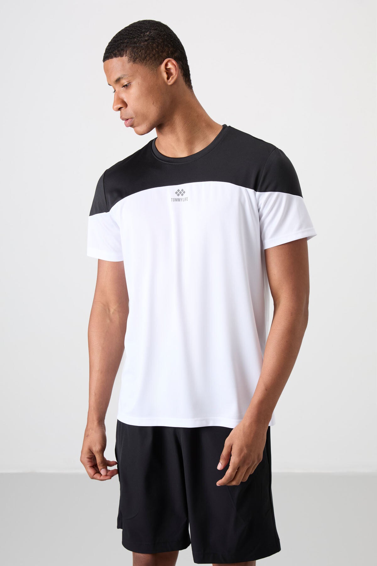Beyaz Nefes Alan Dokulu İnce Esnek Standart Fit Erkek Performans T-Shirt - 88386