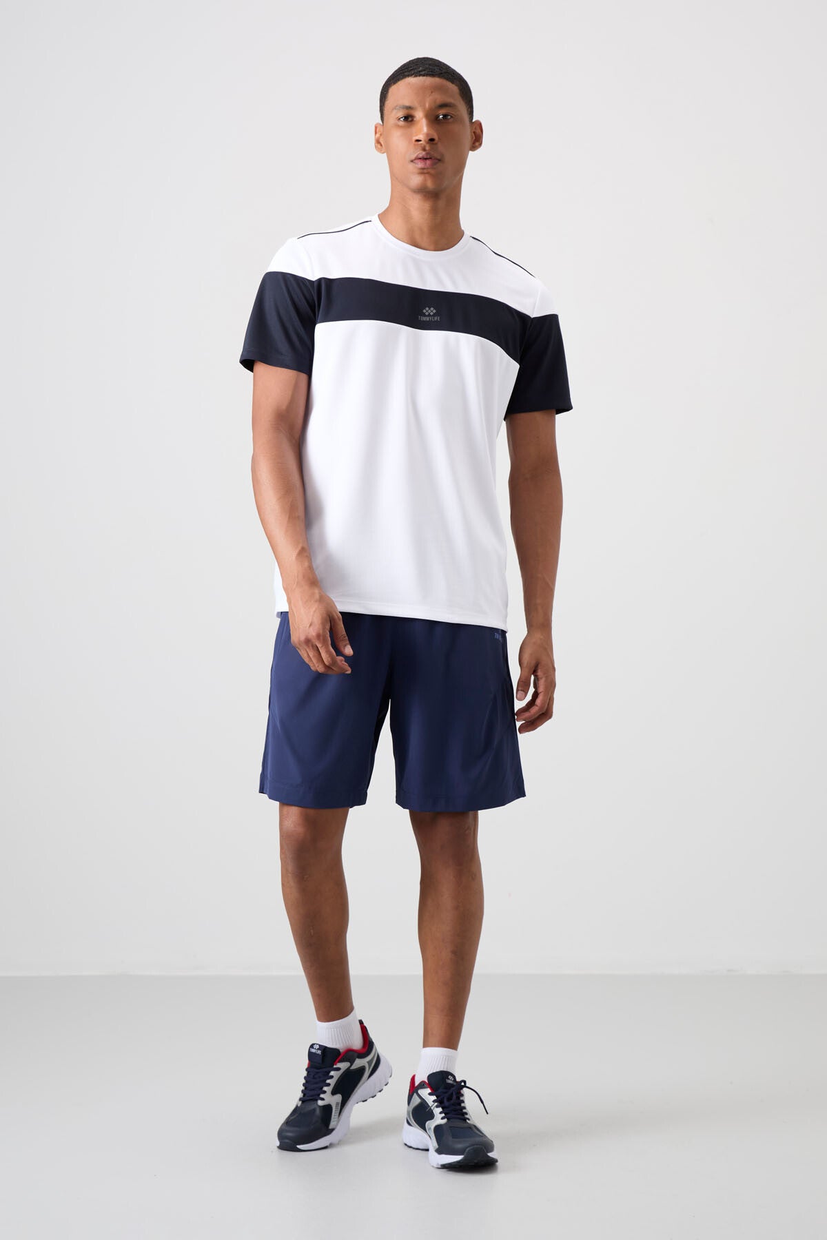 Beyaz Nefes Alan Dokulu İnce Esnek Standart Fit Erkek Performans T-Shirt - 88396