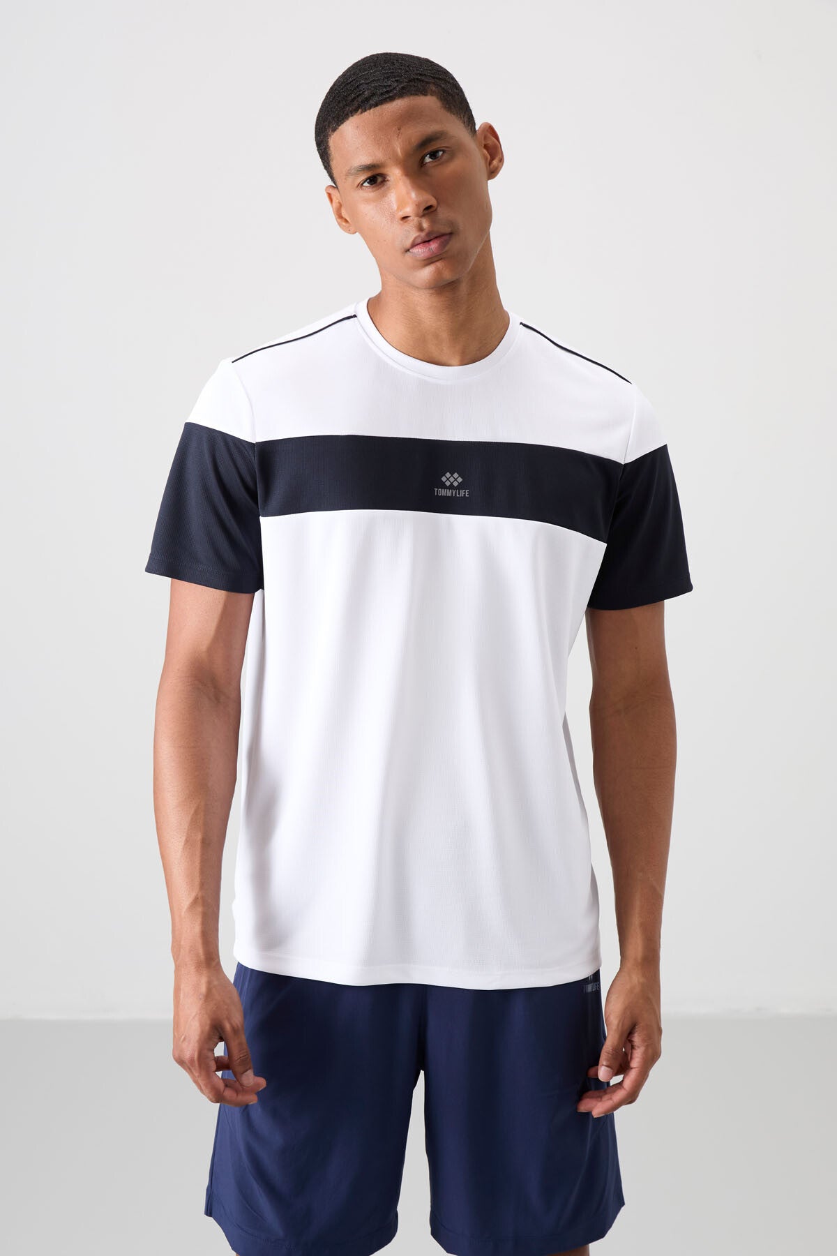 Beyaz Nefes Alan Dokulu İnce Esnek Standart Fit Erkek Performans T-Shirt - 88396