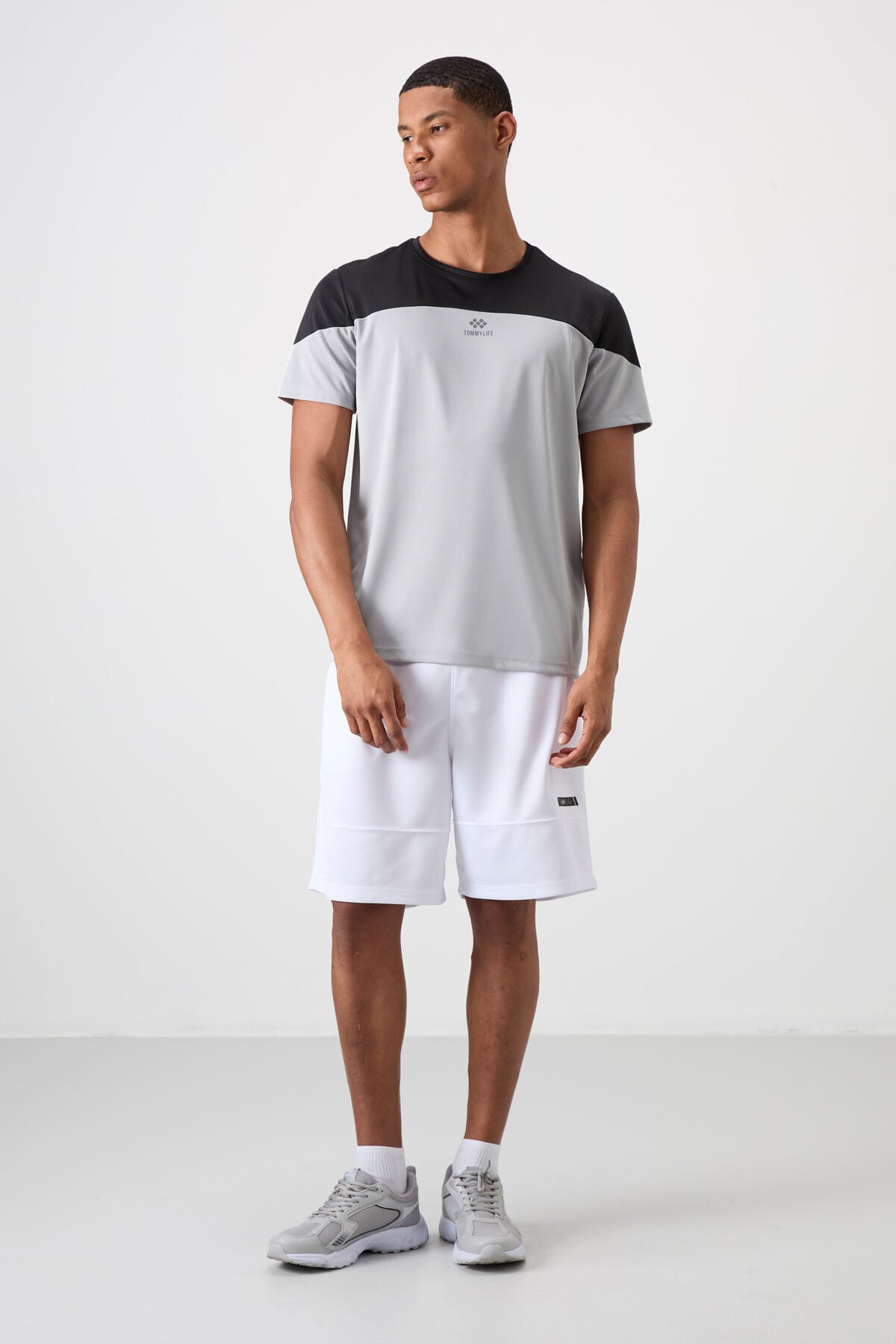 Gri Nefes Alan Dokulu İnce Esnek Standart Fit Erkek Performans T-Shirt - 88386