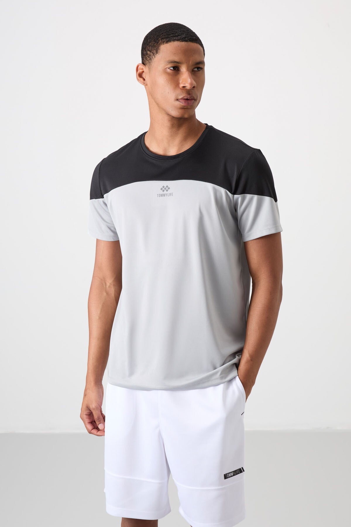 Gri Nefes Alan Dokulu İnce Esnek Standart Fit Erkek Performans T-Shirt - 88386