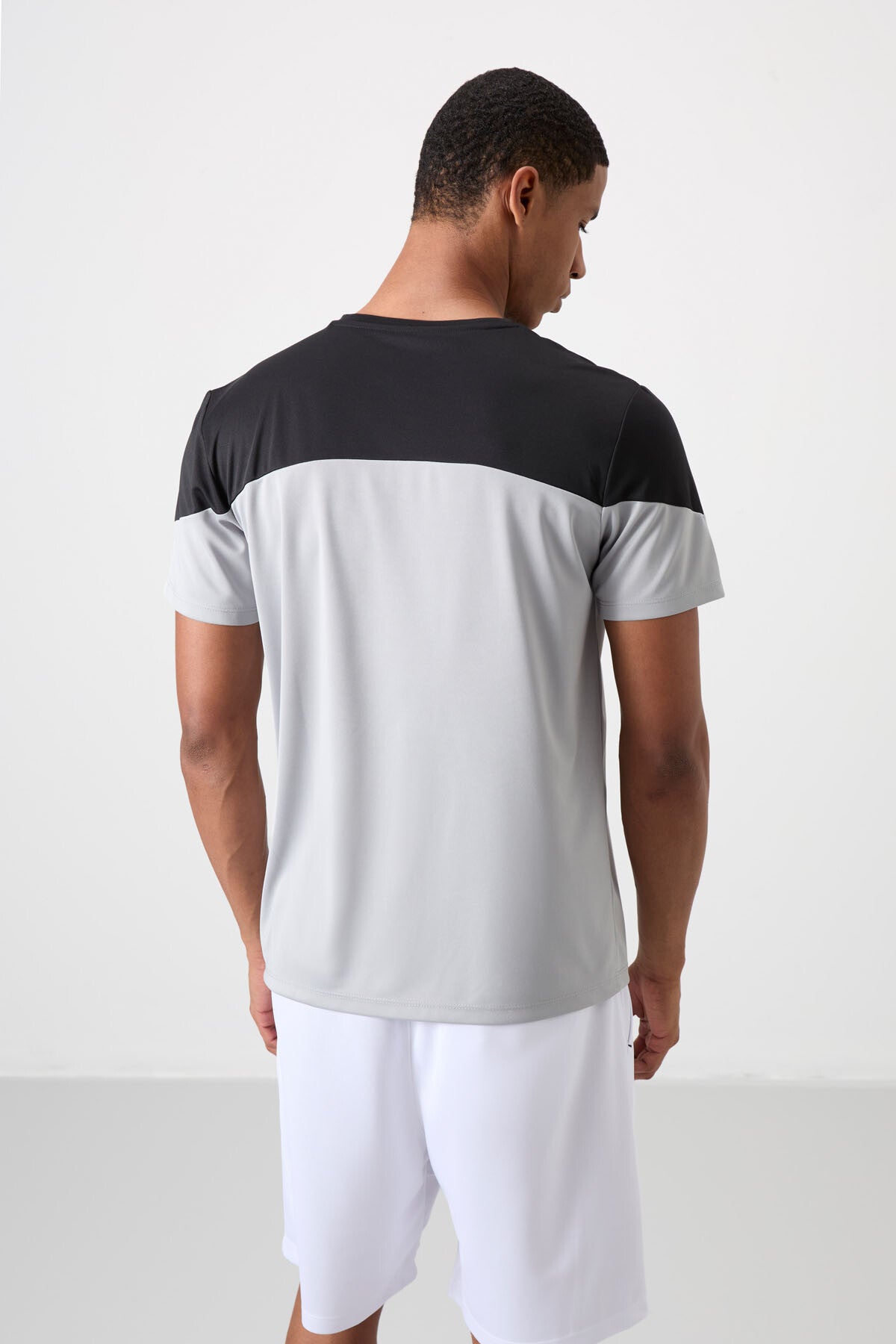 Gri Nefes Alan Dokulu İnce Esnek Standart Fit Erkek Performans T-Shirt - 88386