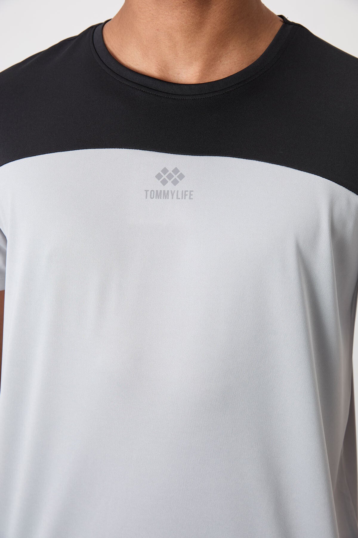 Gri Nefes Alan Dokulu İnce Esnek Standart Fit Erkek Performans T-Shirt - 88386