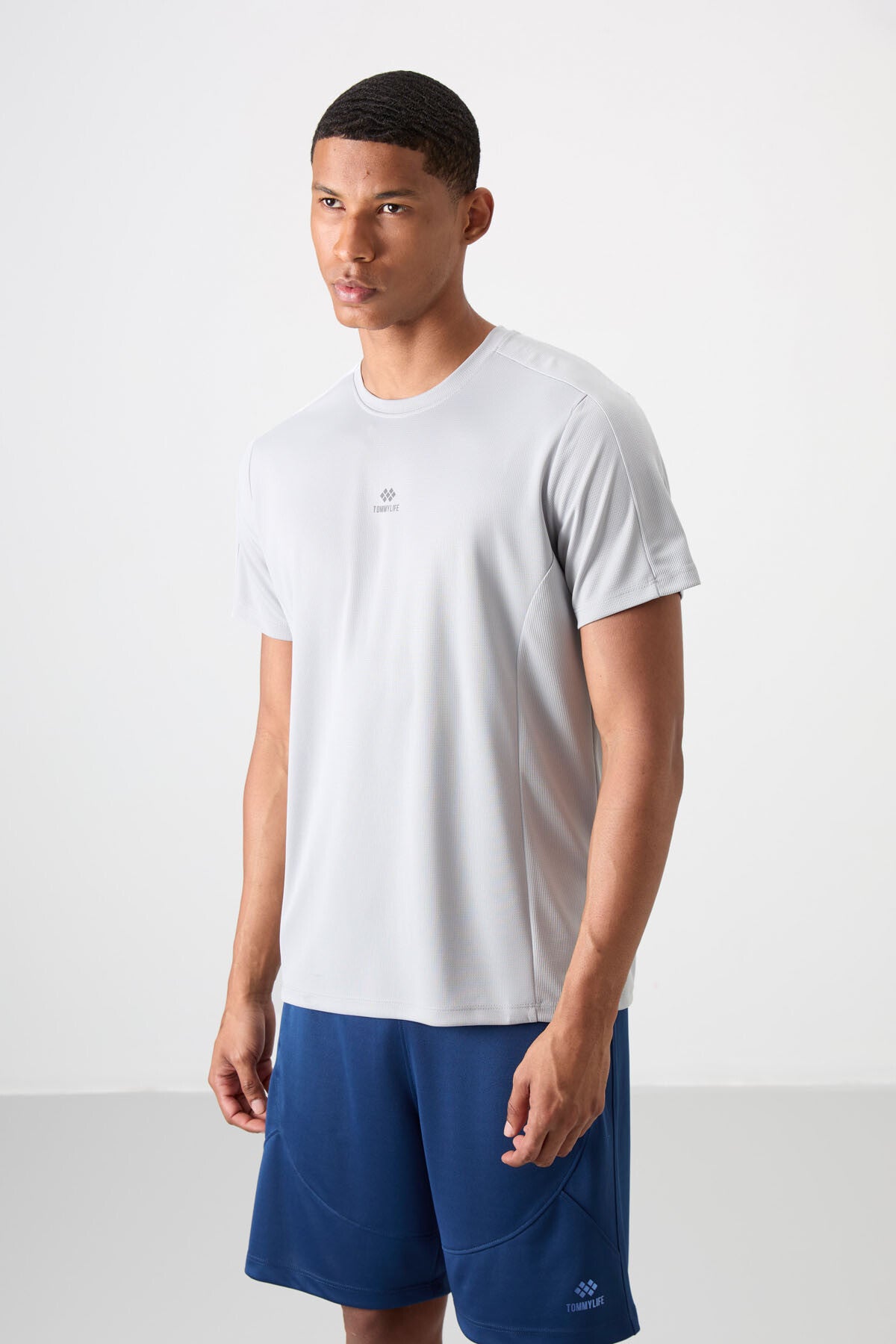 Gri Nefes Alan Dokulu İnce Esnek Standart Fit Erkek Performans T-Shirt - 88390