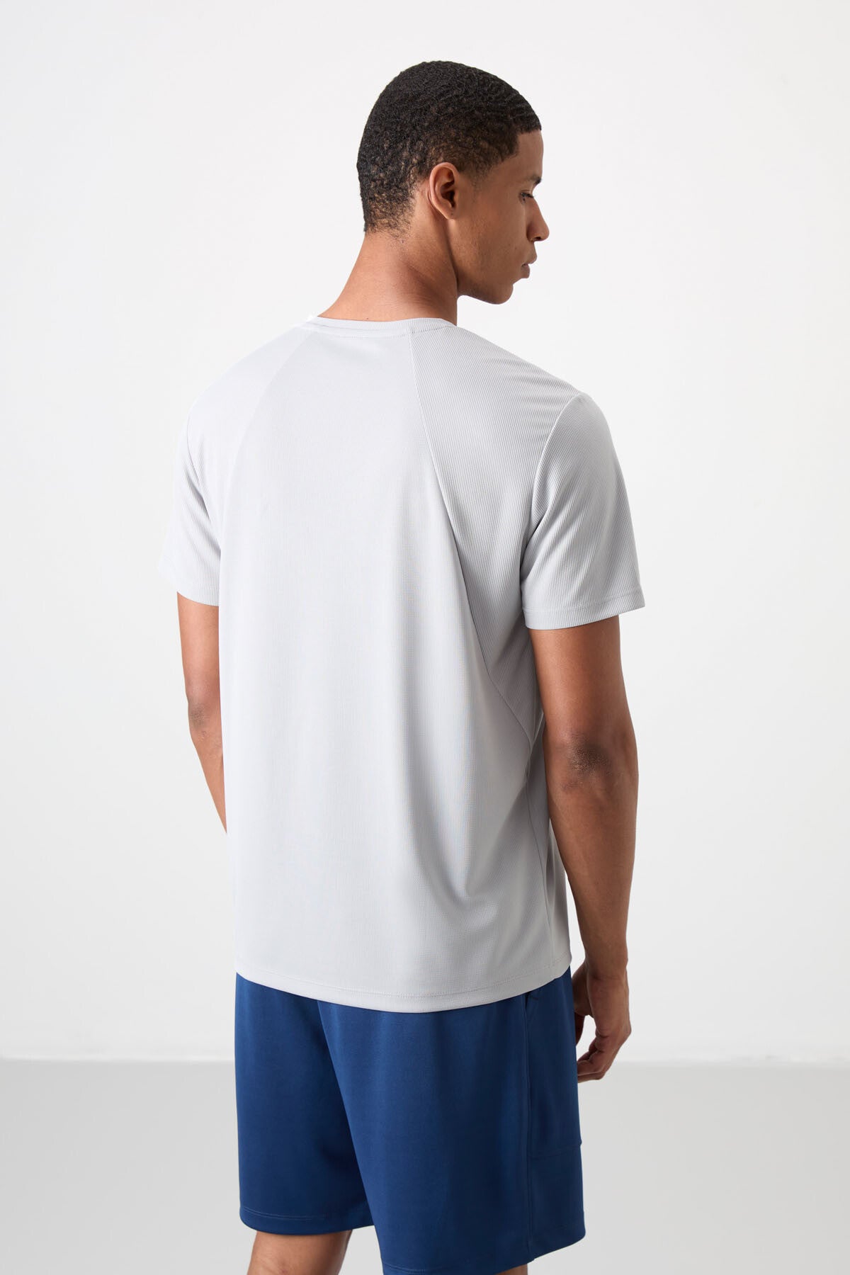 Gri Nefes Alan Dokulu İnce Esnek Standart Fit Erkek Performans T-Shirt - 88391