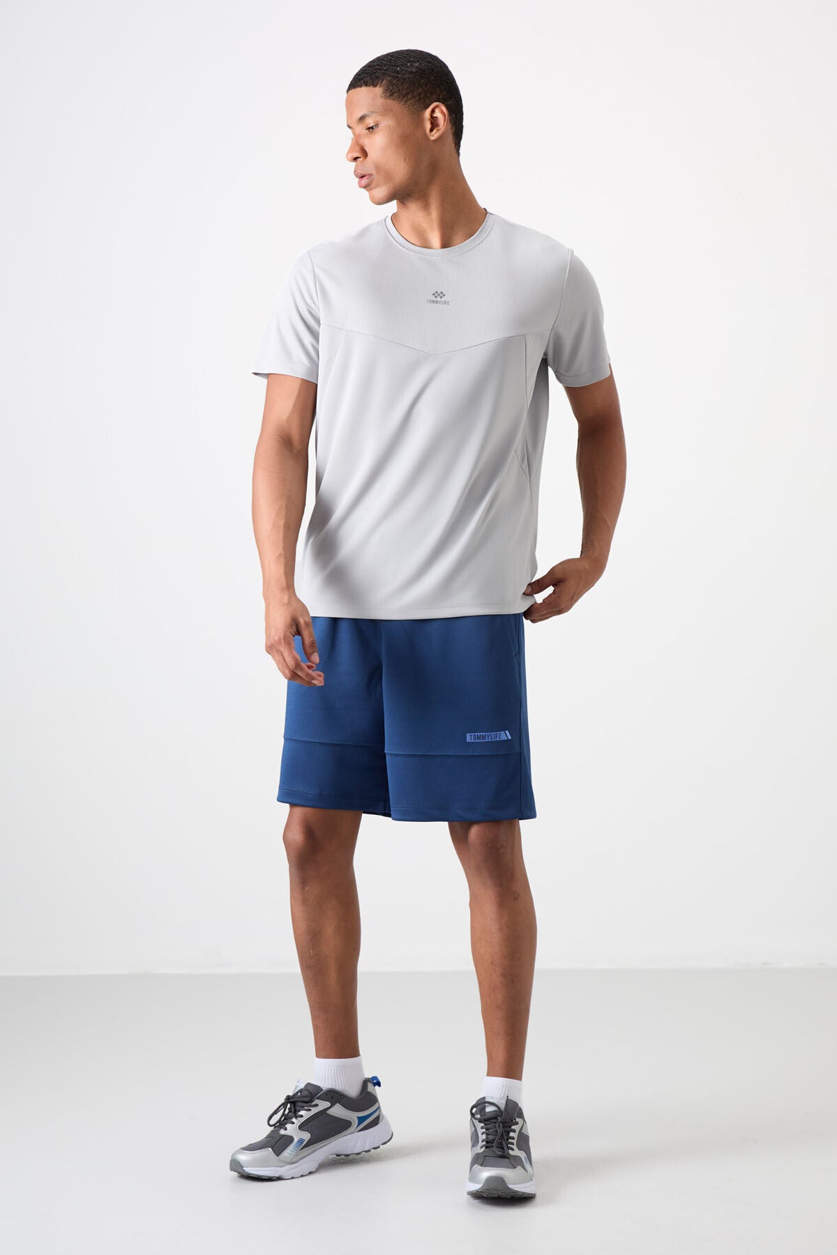 Gri Nefes Alan Dokulu İnce Esnek Standart Fit Erkek Performans T-Shirt - 88391