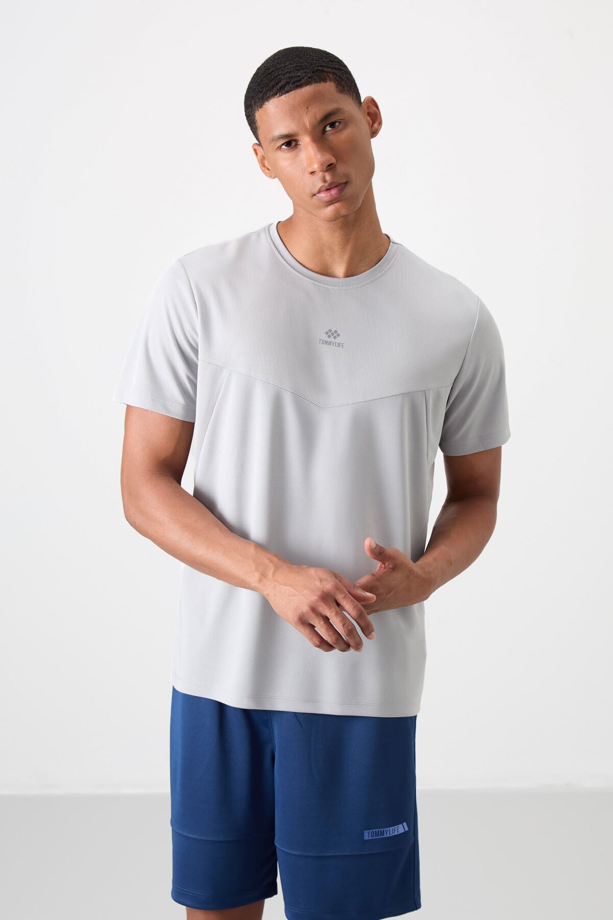 Gri Nefes Alan Dokulu İnce Esnek Standart Fit Erkek Performans T-Shirt - 88391