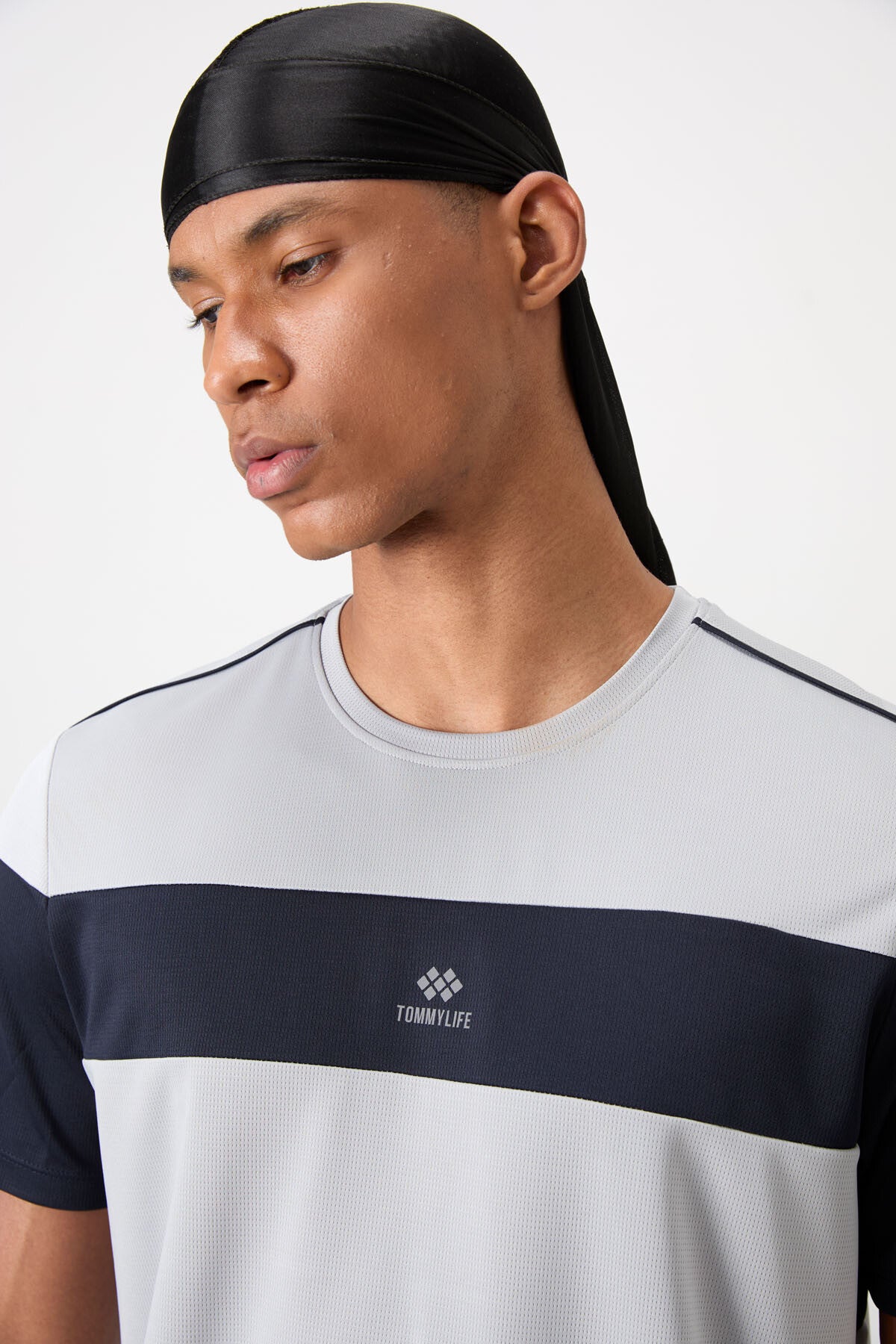 Gri Nefes Alan Dokulu İnce Esnek Standart Fit Erkek Performans T-Shirt - 88396