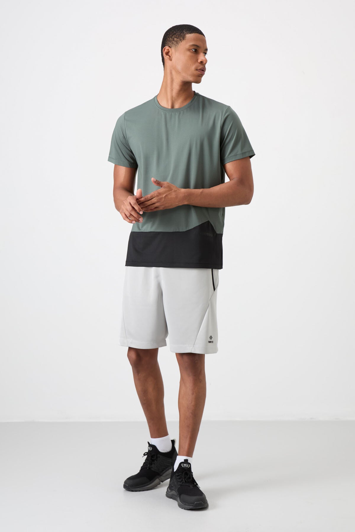 Haki Nefes Alan Dokulu İnce Esnek Standart Fit Erkek Performans T-Shirt - 88383