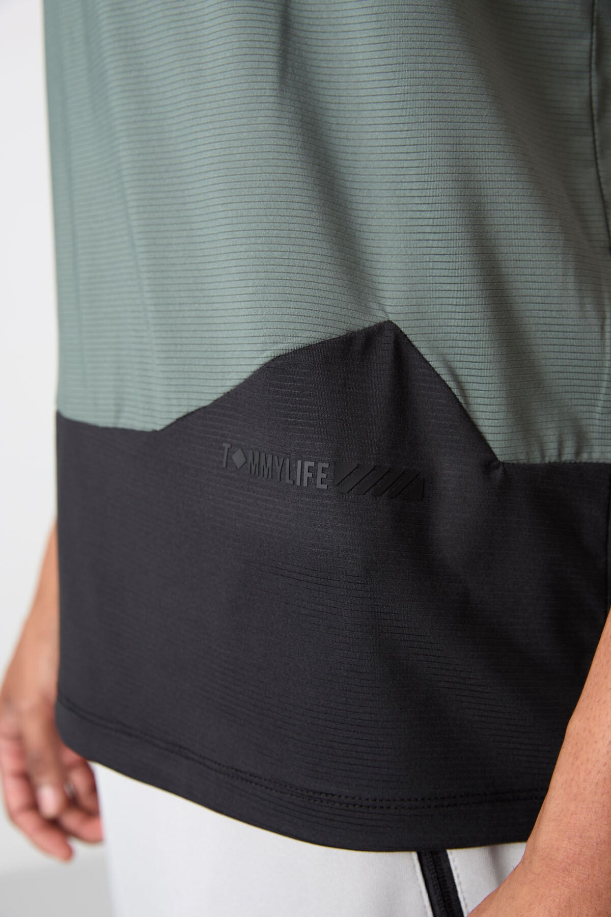 Haki Nefes Alan Dokulu İnce Esnek Standart Fit Erkek Performans T-Shirt - 88383