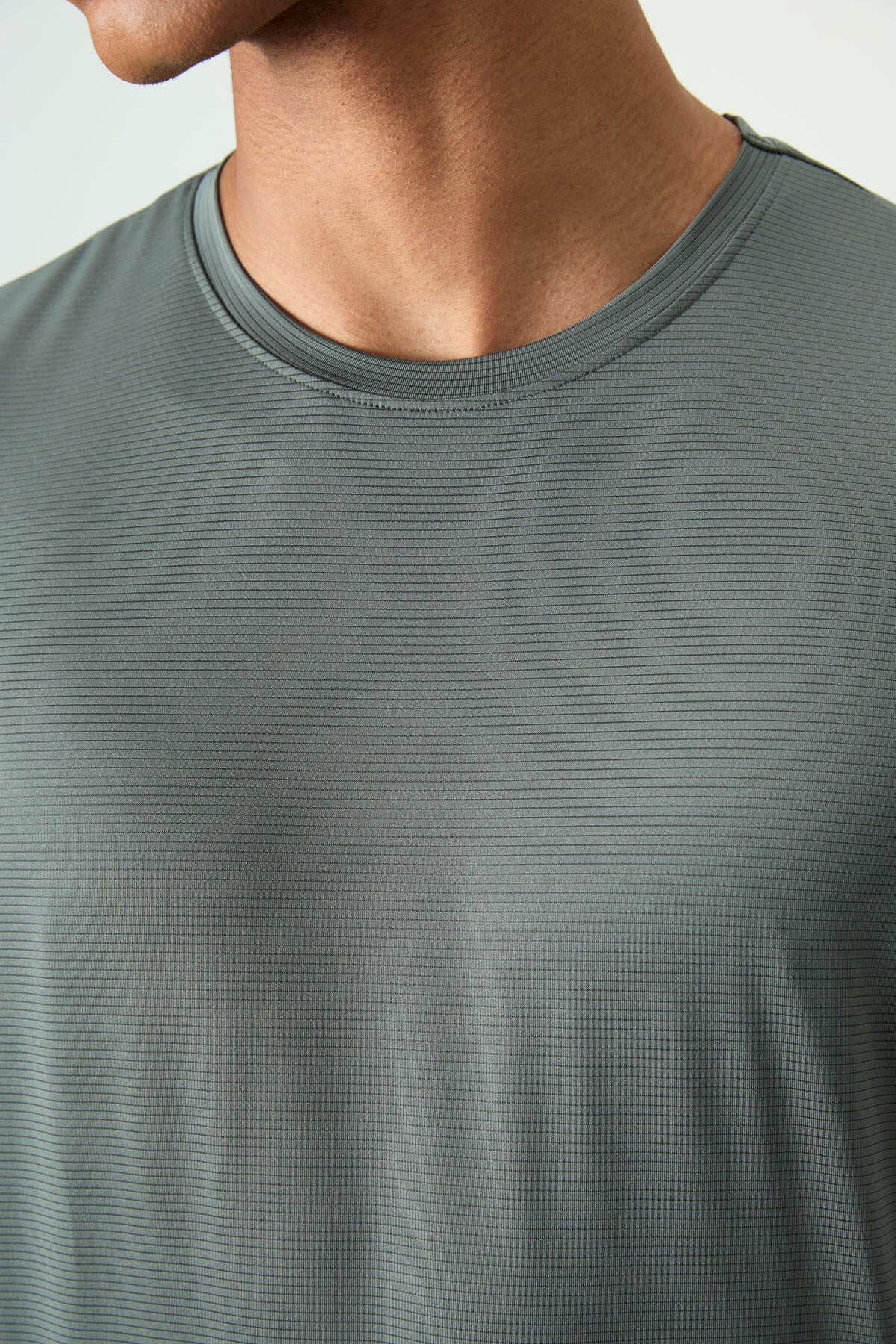 Haki Nefes Alan Dokulu İnce Esnek Standart Fit Erkek Performans T-Shirt - 88383