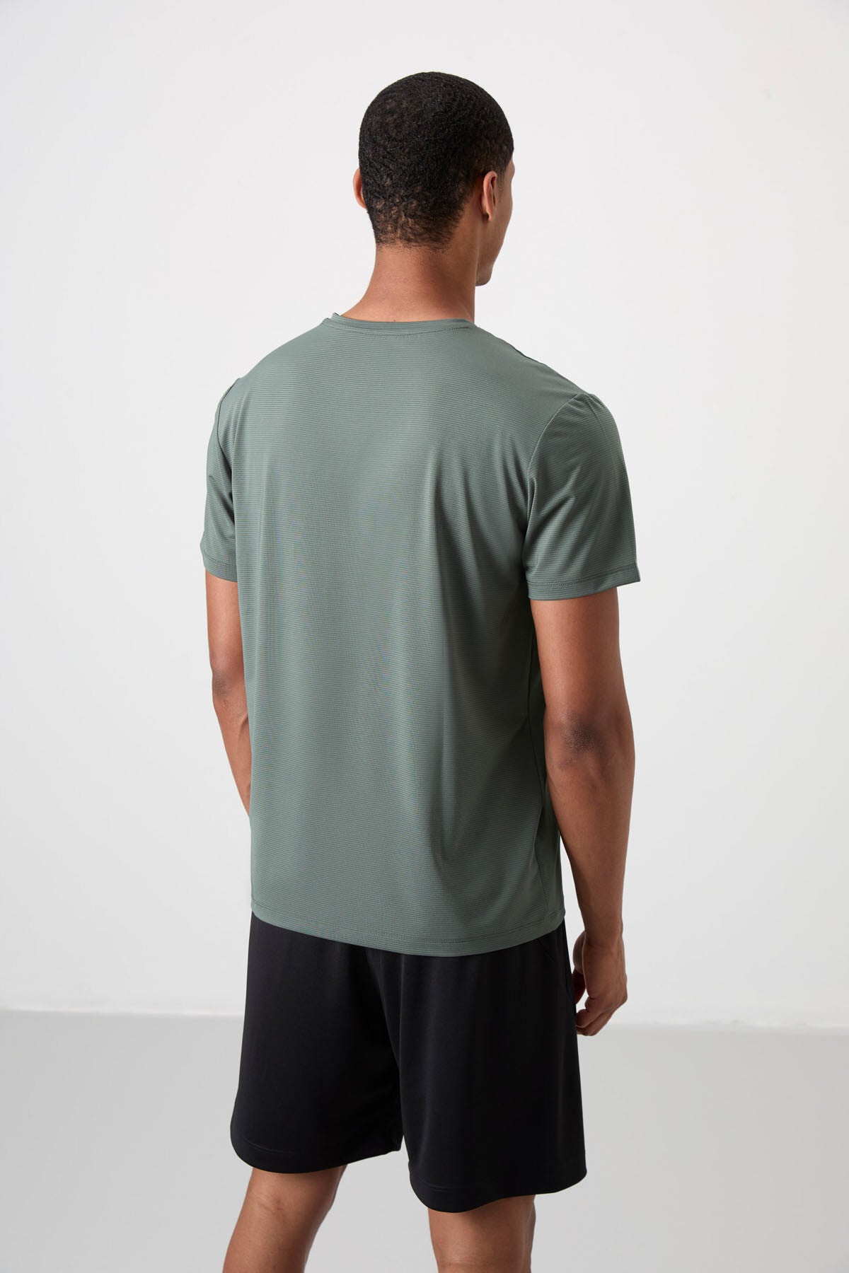 Haki Nefes Alan Dokulu İnce Esnek Standart Fit Erkek Performans T-Shirt - 88384