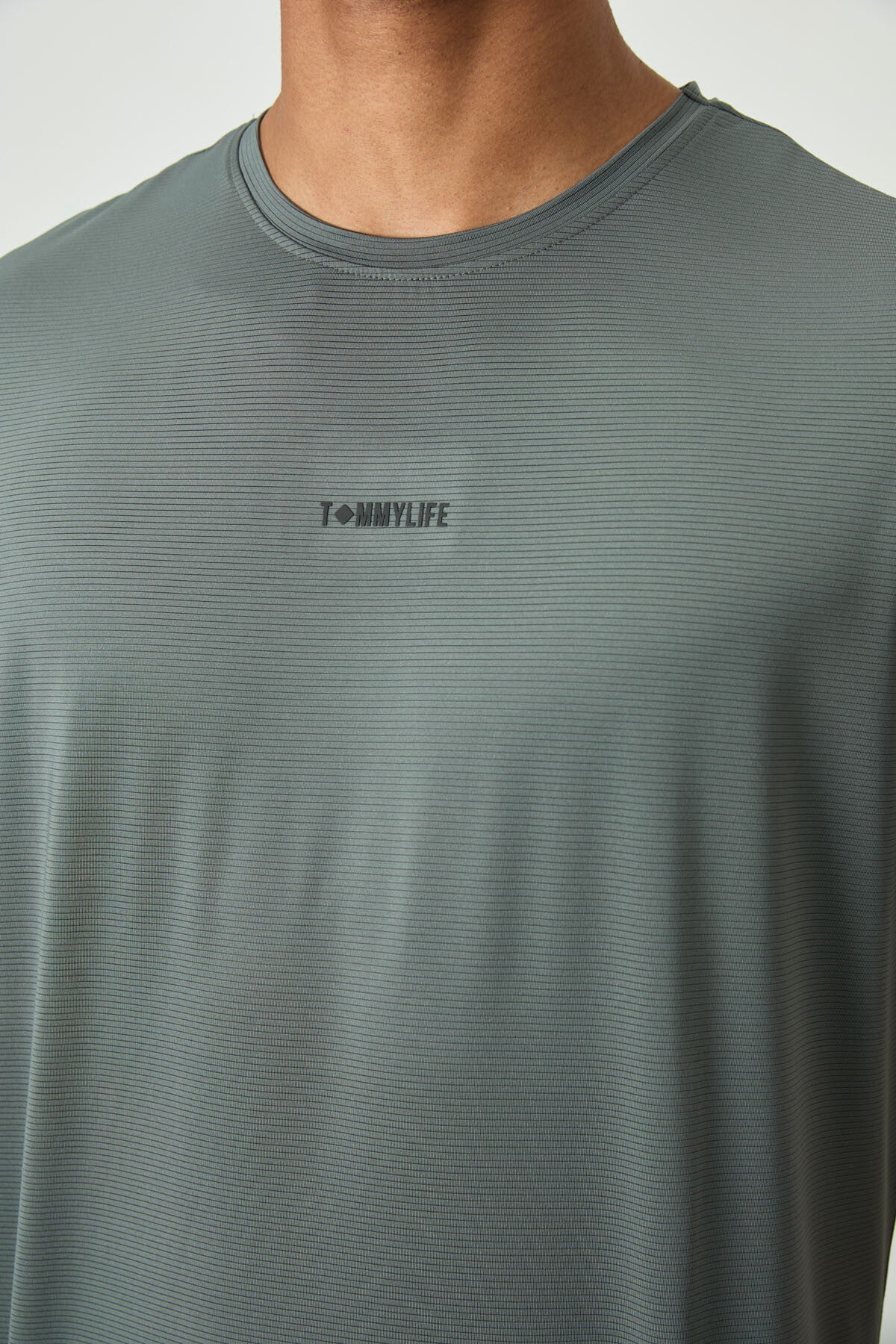 Haki Nefes Alan Dokulu İnce Esnek Standart Fit Erkek Performans T-Shirt - 88384
