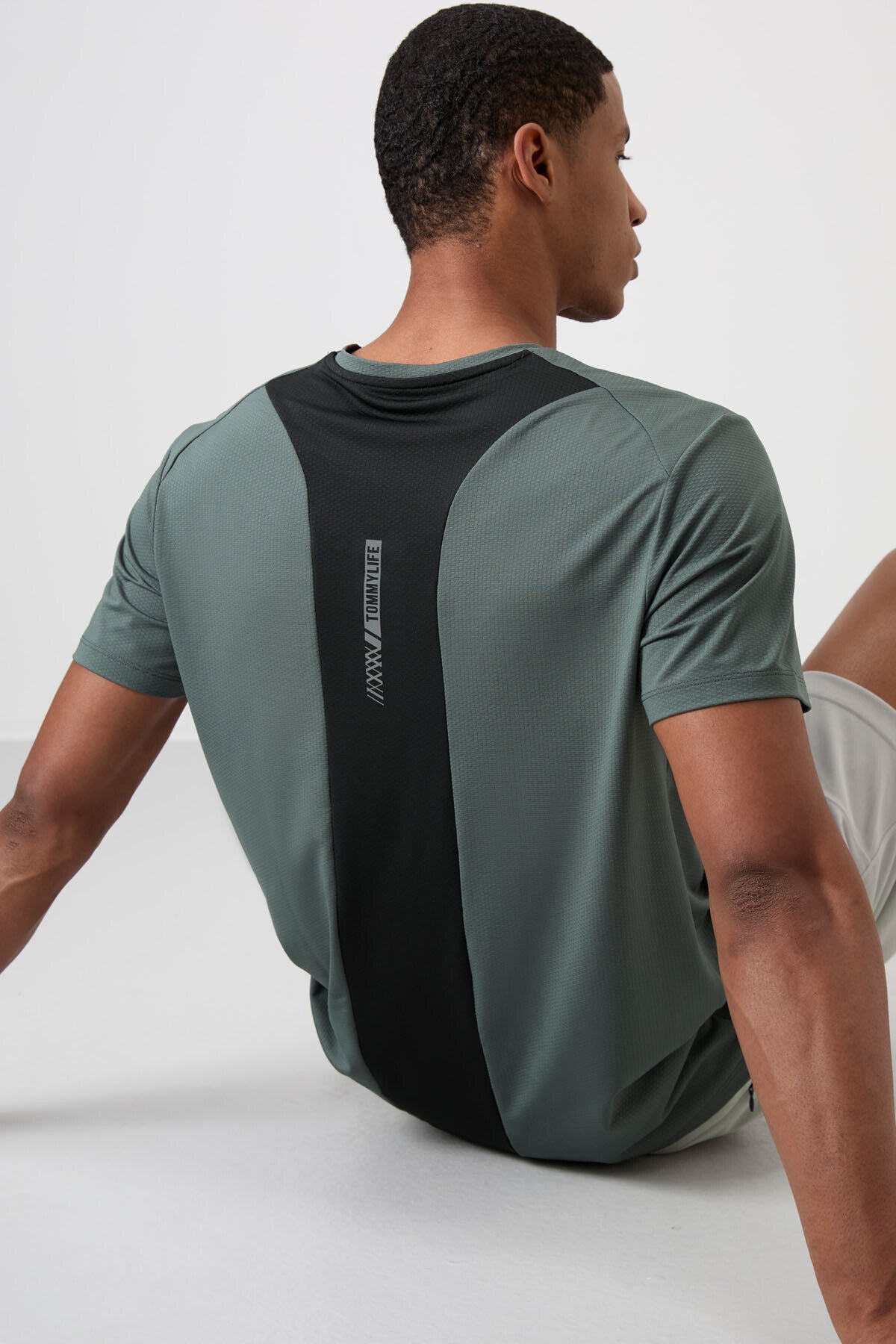 Haki Nefes Alan Dokulu İnce Esnek Standart Fit Erkek Performans T-Shirt - 88387
