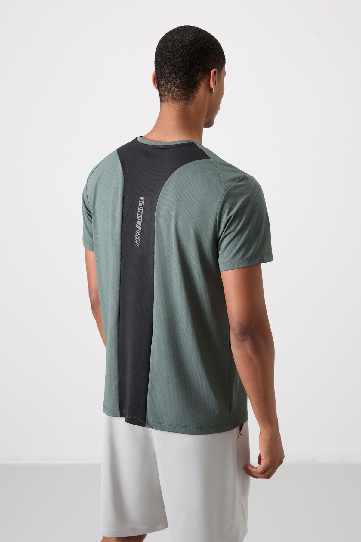 Haki Nefes Alan Dokulu İnce Esnek Standart Fit Erkek Performans T-Shirt - 88387