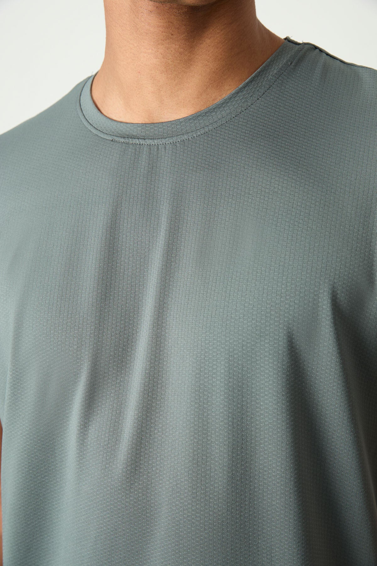 Haki Nefes Alan Dokulu İnce Esnek Standart Fit Erkek Performans T-Shirt - 88388