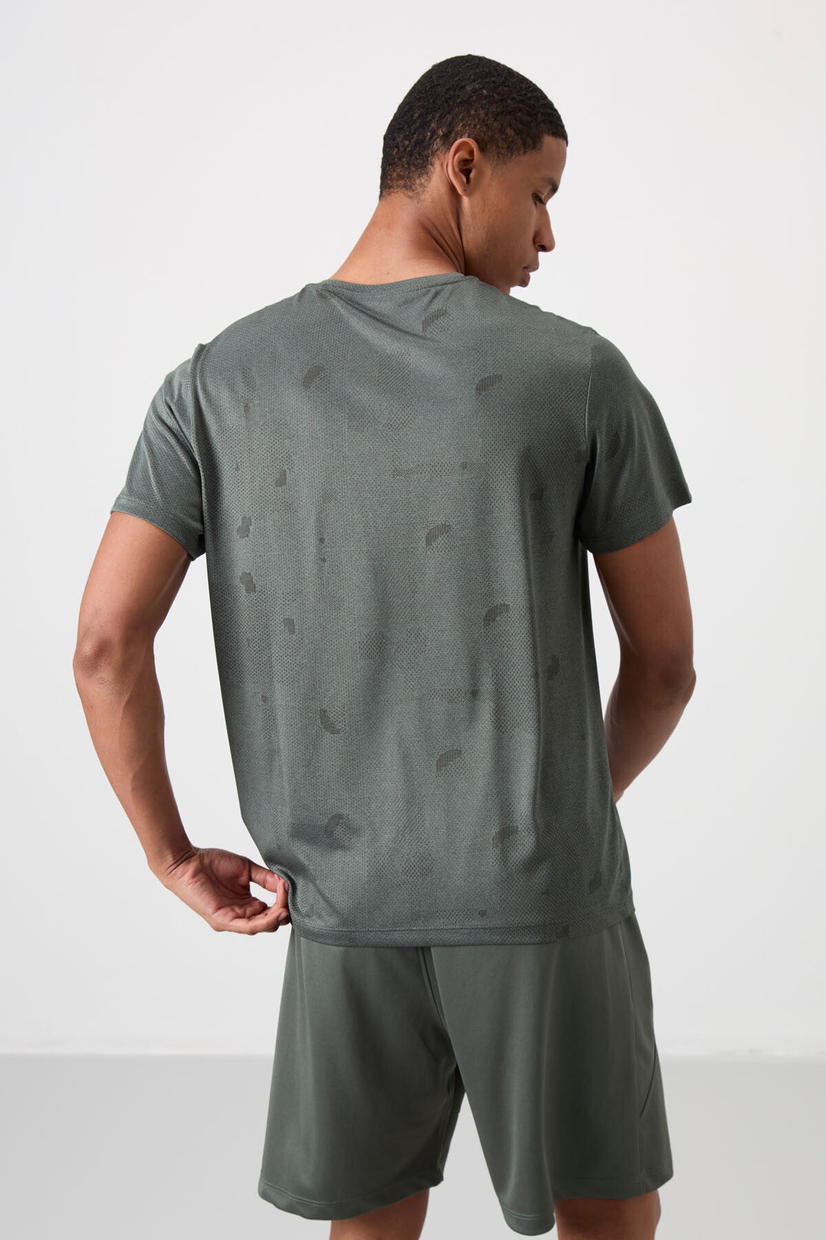 Haki Nefes Alan Jakarlı İnce Esnek Standart Fit Erkek Performans T-Shirt - 88398