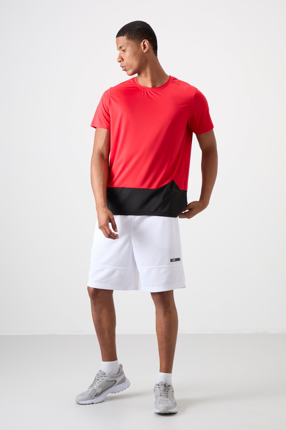 Kırmızı Nefes Alan Dokulu İnce Esnek Standart Fit Erkek Performans T-Shirt - 88383