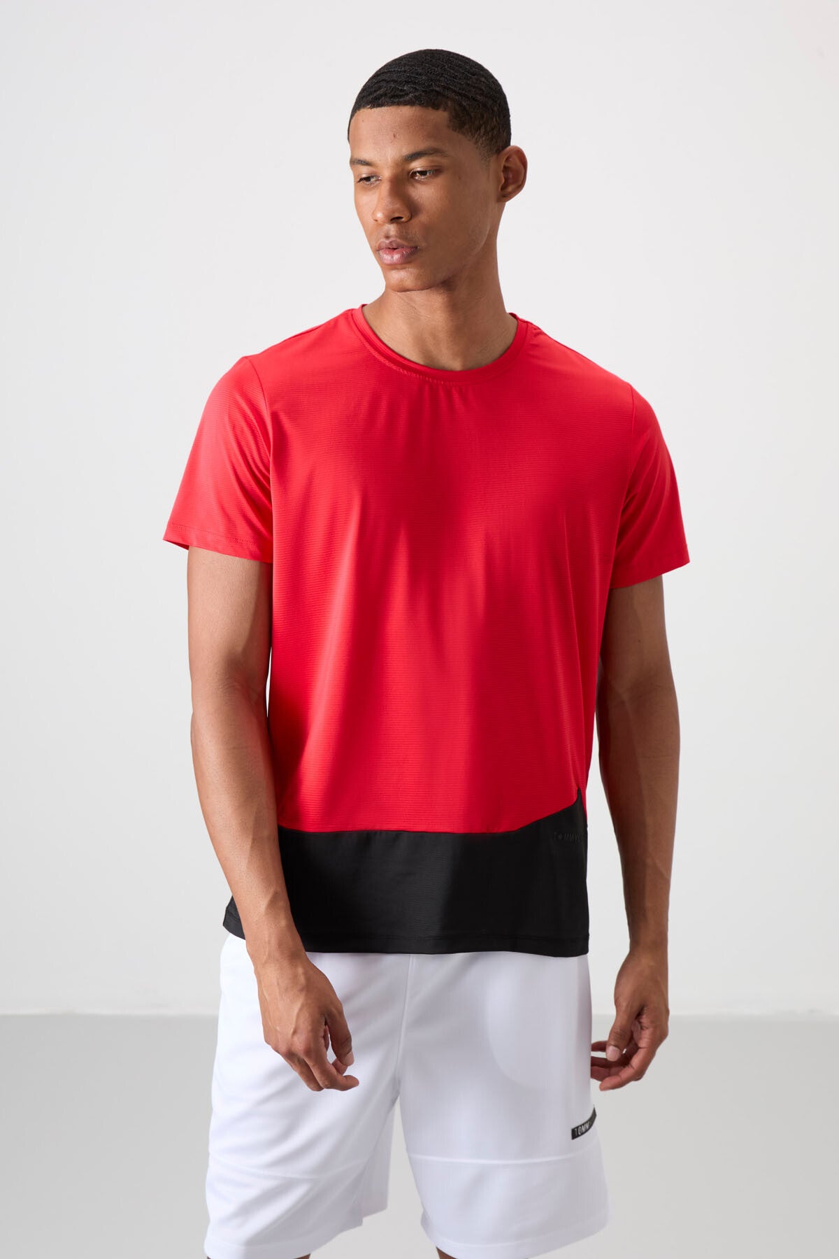 Kırmızı Nefes Alan Dokulu İnce Esnek Standart Fit Erkek Performans T-Shirt - 88383