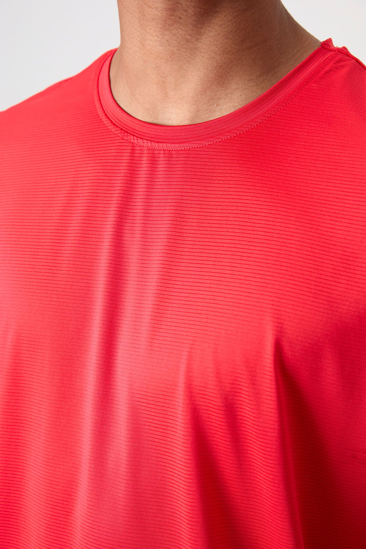 Kırmızı Nefes Alan Dokulu İnce Esnek Standart Fit Erkek Performans T-Shirt - 88383