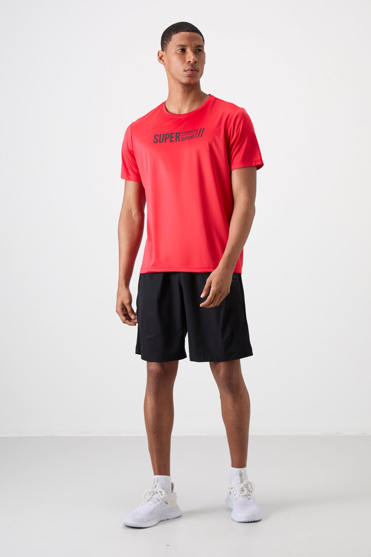 Kırmızı Nefes Alan Dokulu İnce Esnek Standart Fit Erkek Performans T-Shirt - 88385