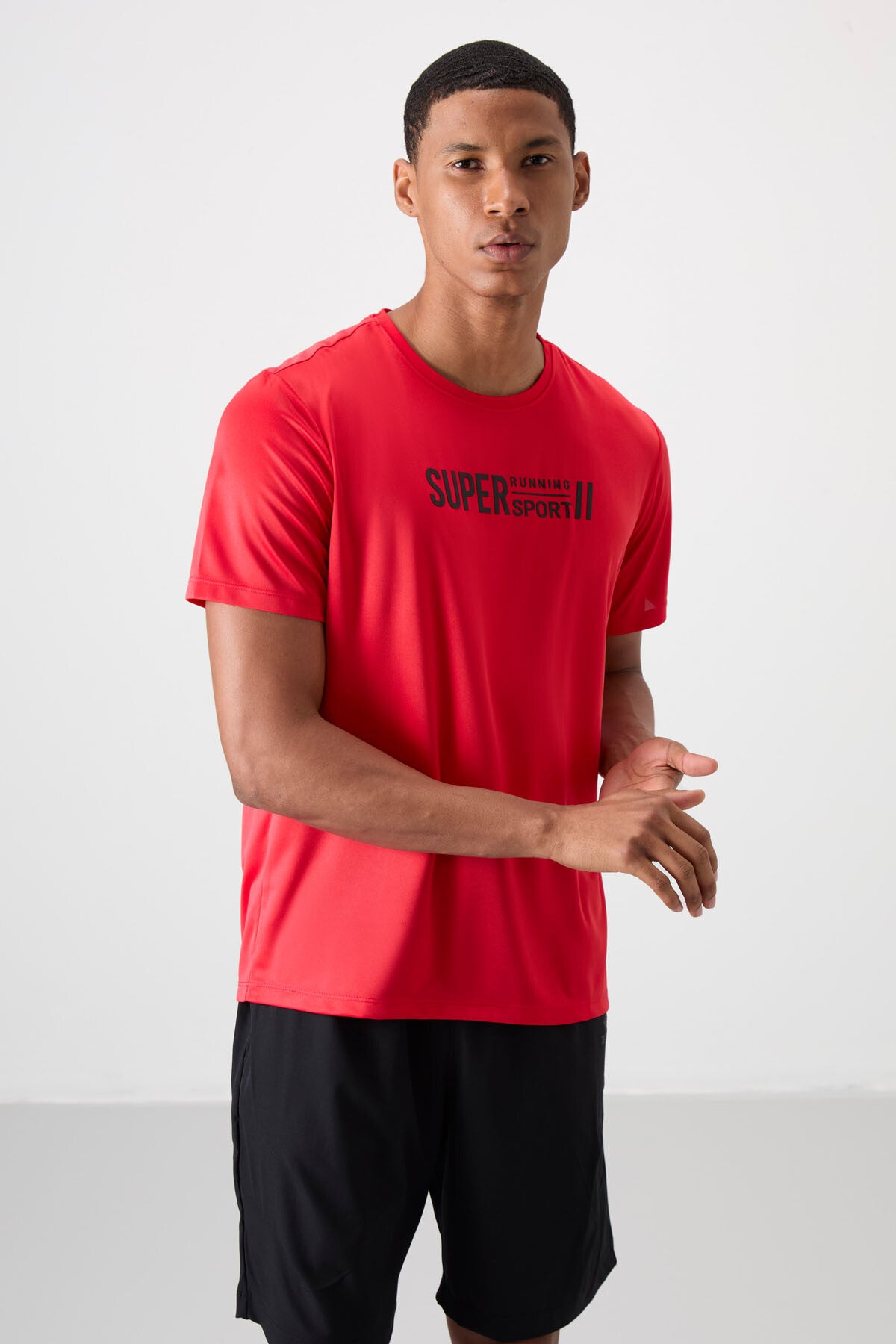 Kırmızı Nefes Alan Dokulu İnce Esnek Standart Fit Erkek Performans T-Shirt - 88385