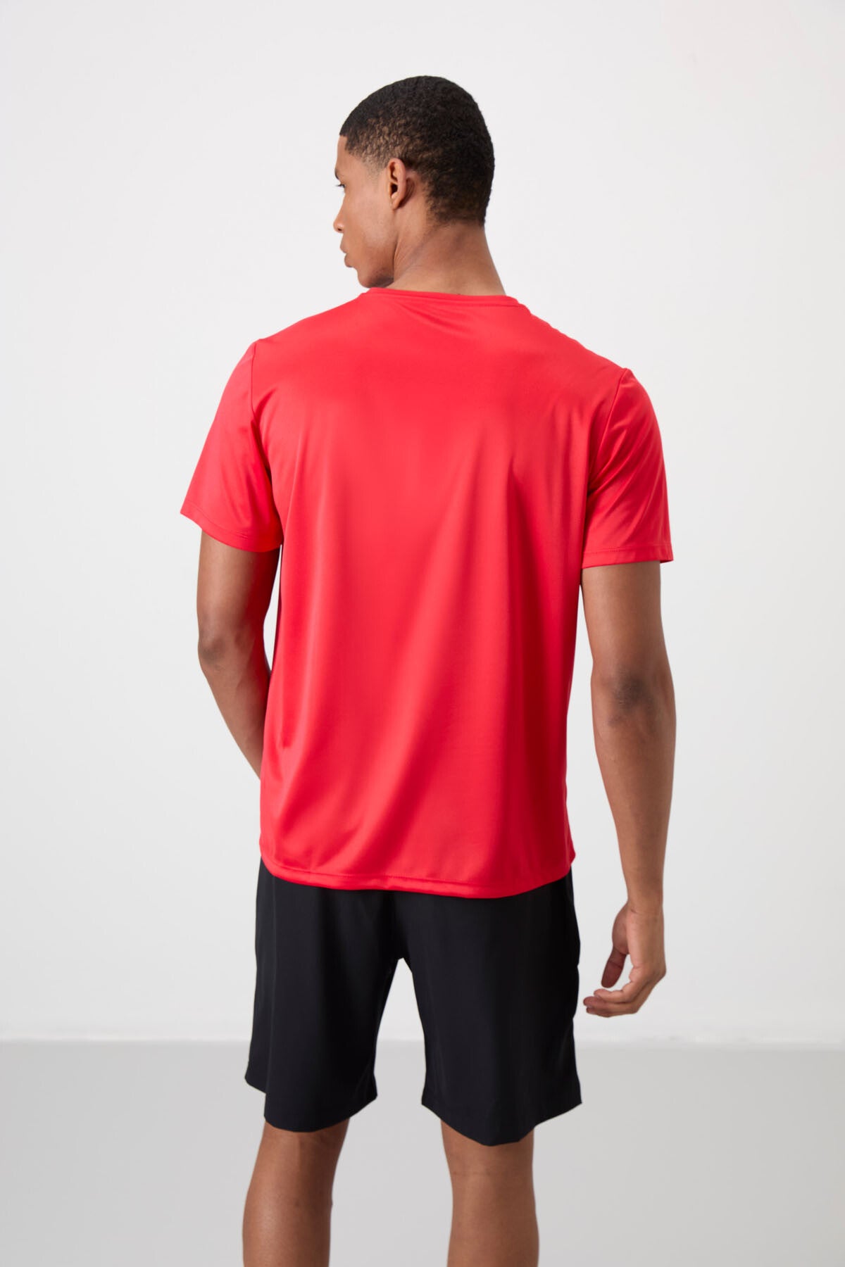 Kırmızı Nefes Alan Dokulu İnce Esnek Standart Fit Erkek Performans T-Shirt - 88385