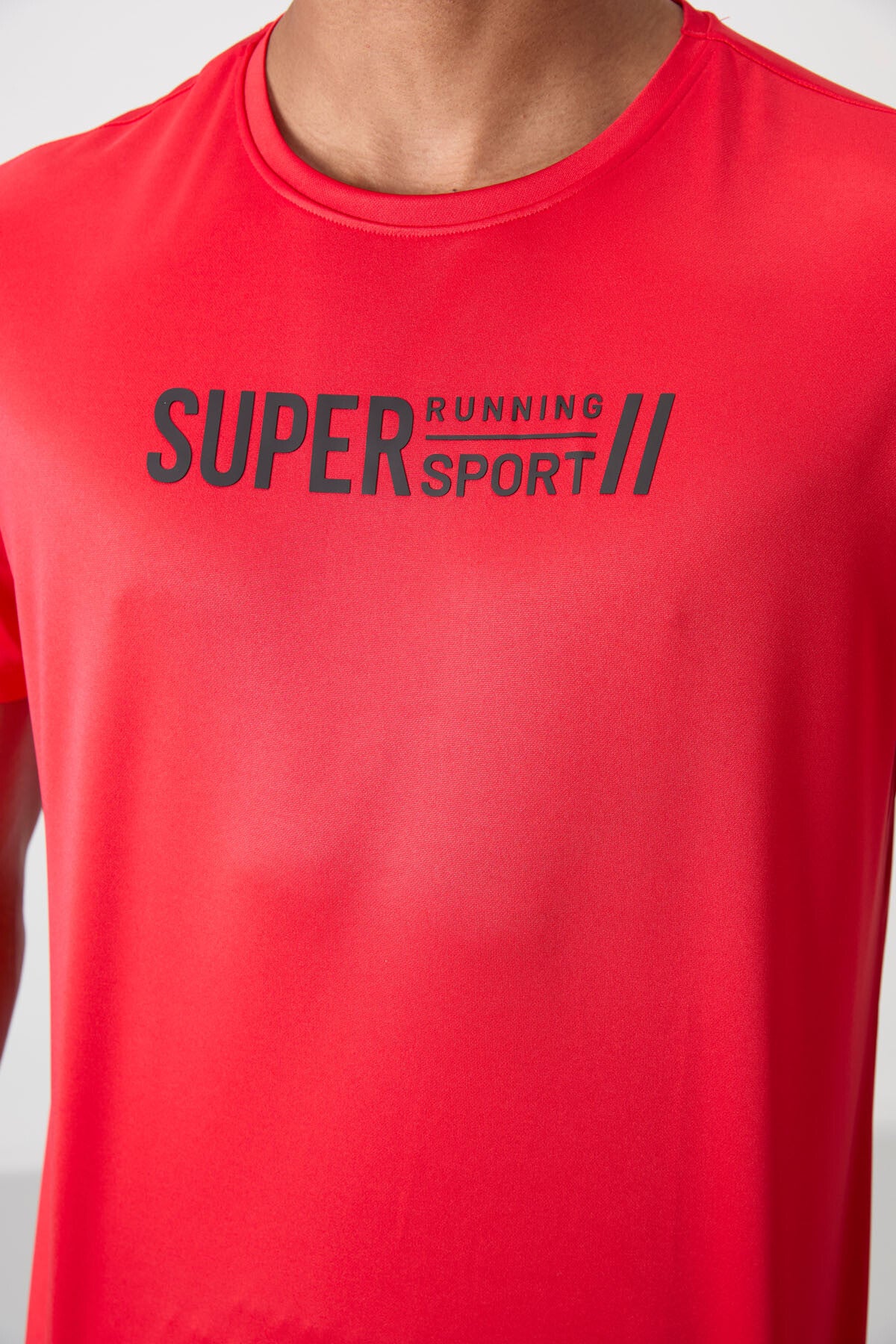 Kırmızı Nefes Alan Dokulu İnce Esnek Standart Fit Erkek Performans T-Shirt - 88385