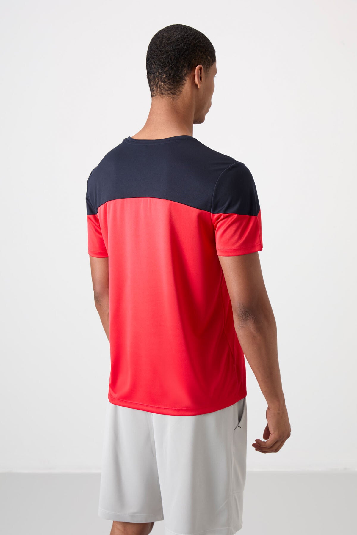 Kırmızı Nefes Alan Dokulu İnce Esnek Standart Fit Erkek Performans T-Shirt - 88386