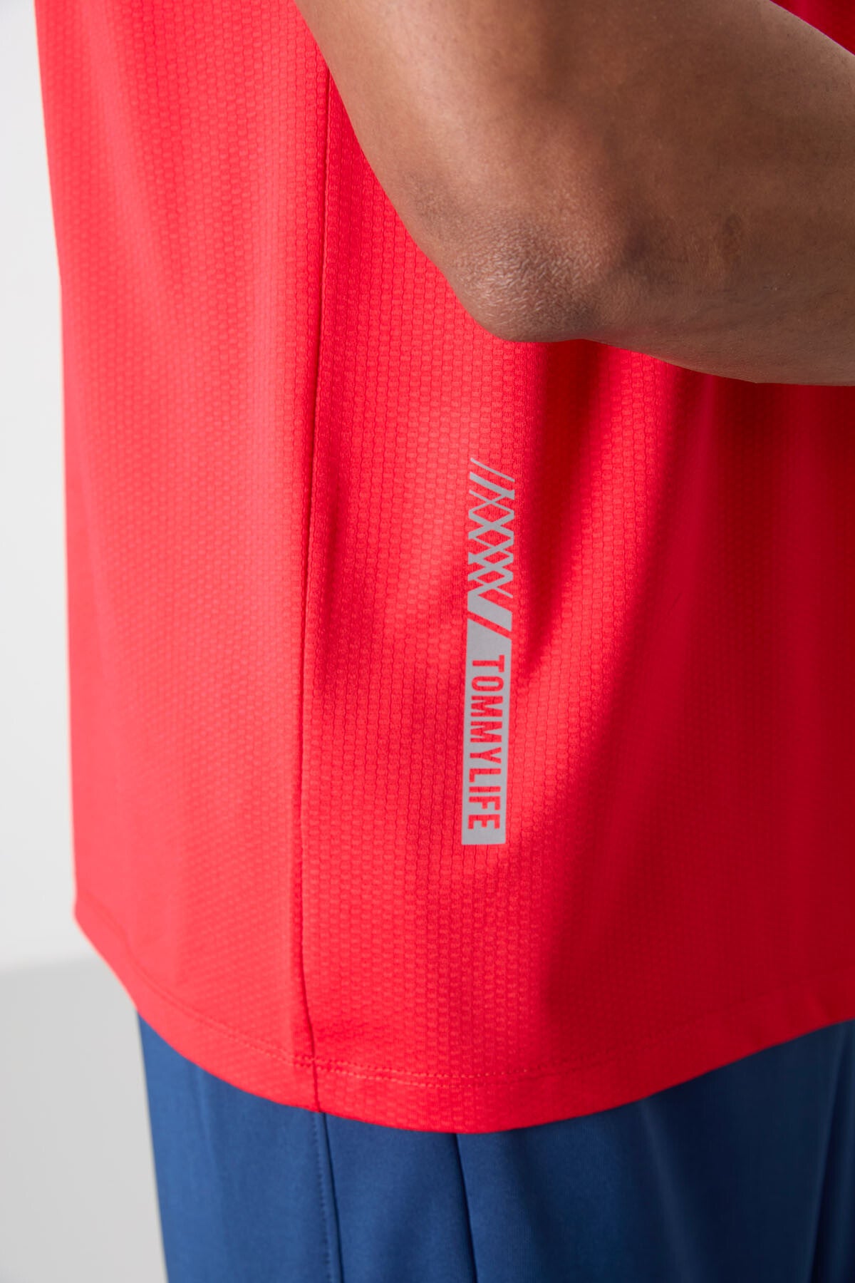 Kırmızı Nefes Alan Dokulu İnce Esnek Standart Fit Erkek Performans T-Shirt - 88388