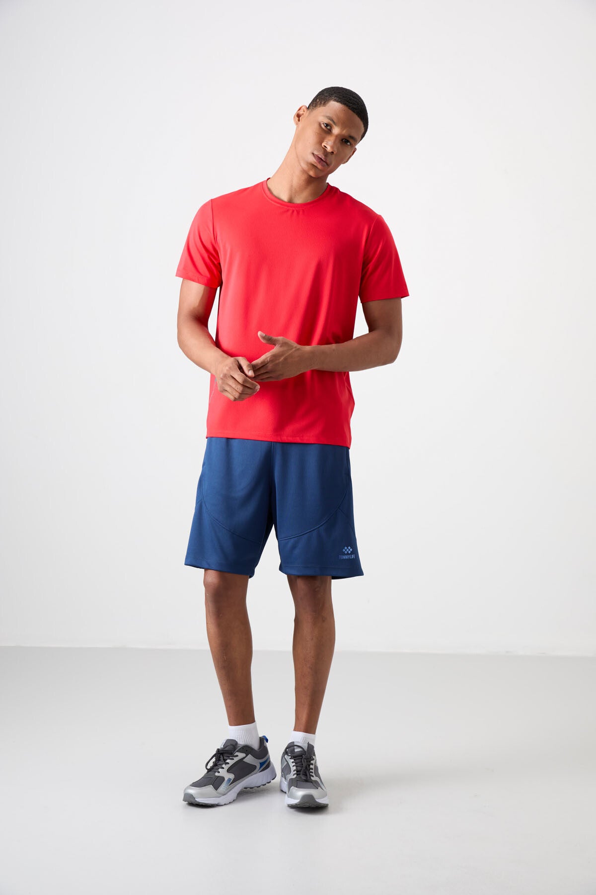 Kırmızı Nefes Alan Dokulu İnce Esnek Standart Fit Erkek Performans T-Shirt - 88388