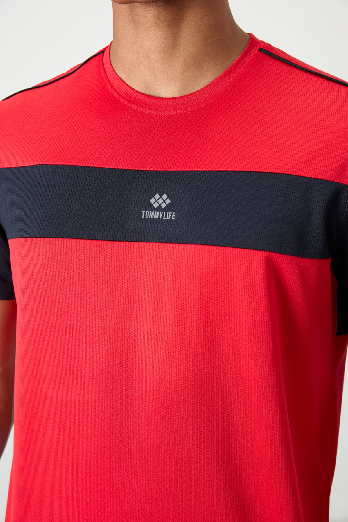 Kırmızı Nefes Alan Dokulu İnce Esnek Standart Fit Erkek Performans T-Shirt - 88396