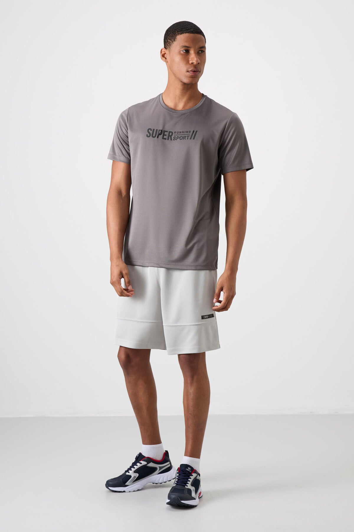 Koyu Gri Nefes Alan Dokulu İnce Esnek Standart Fit Erkek Performans T-Shirt - 88385